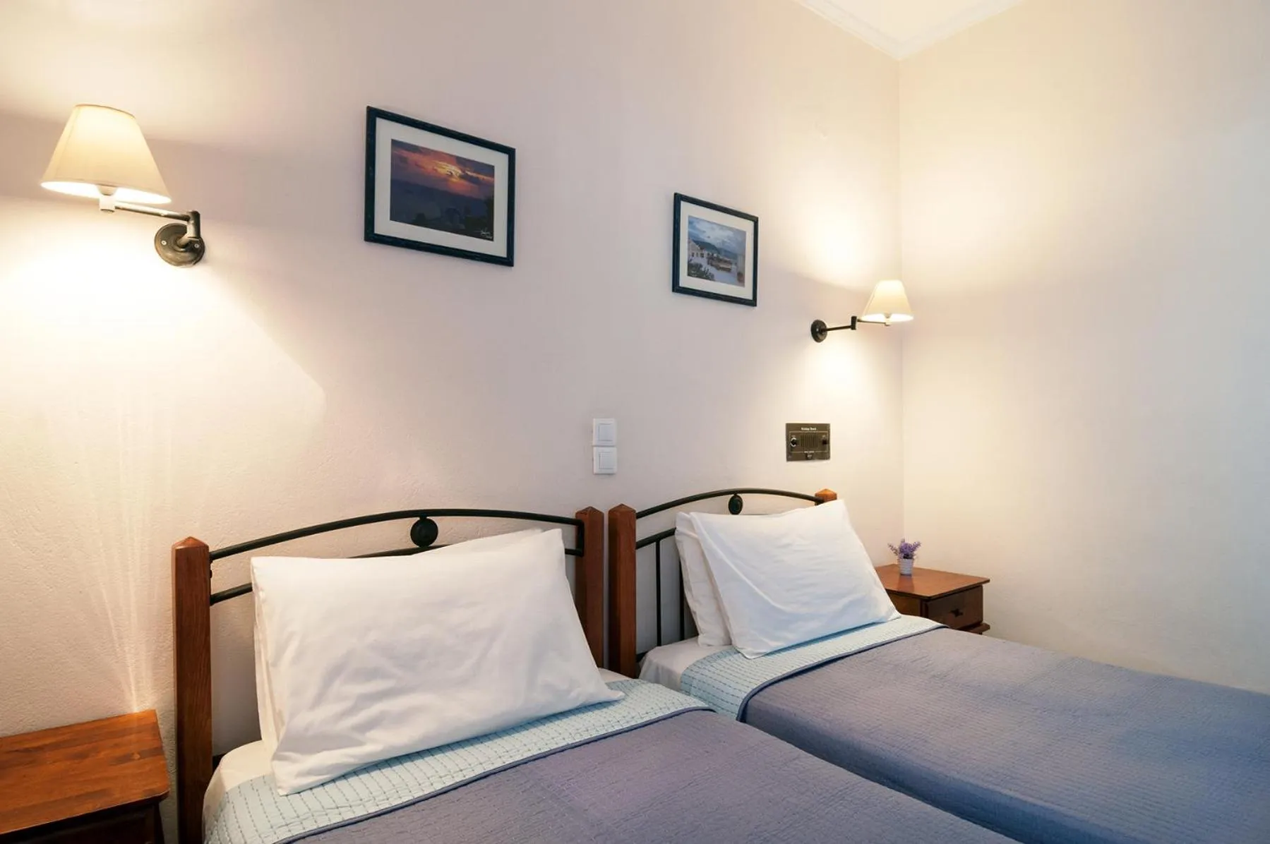 Bed in Holiday Beach Resort Santorini