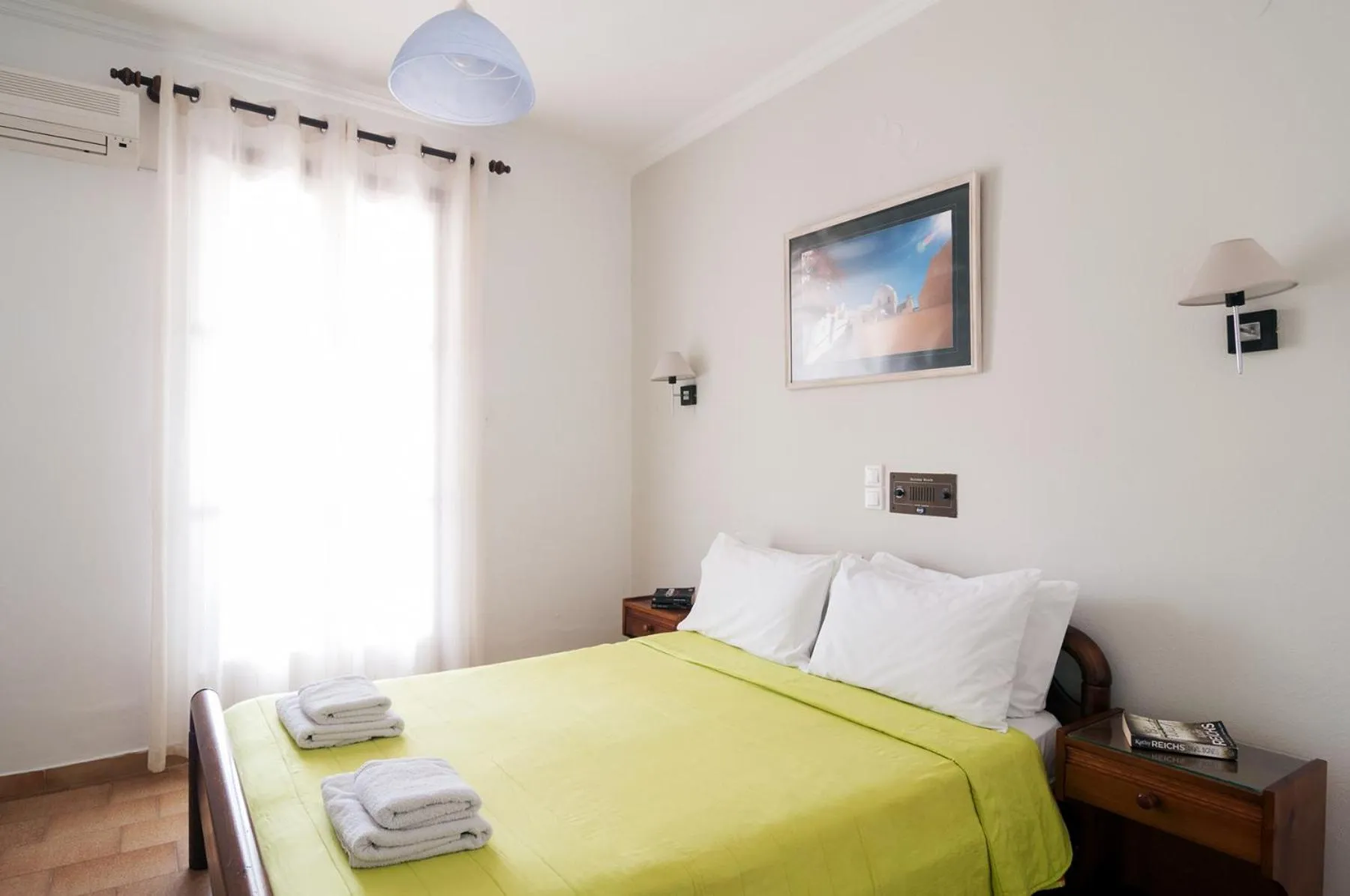 Bed in Holiday Beach Resort Santorini