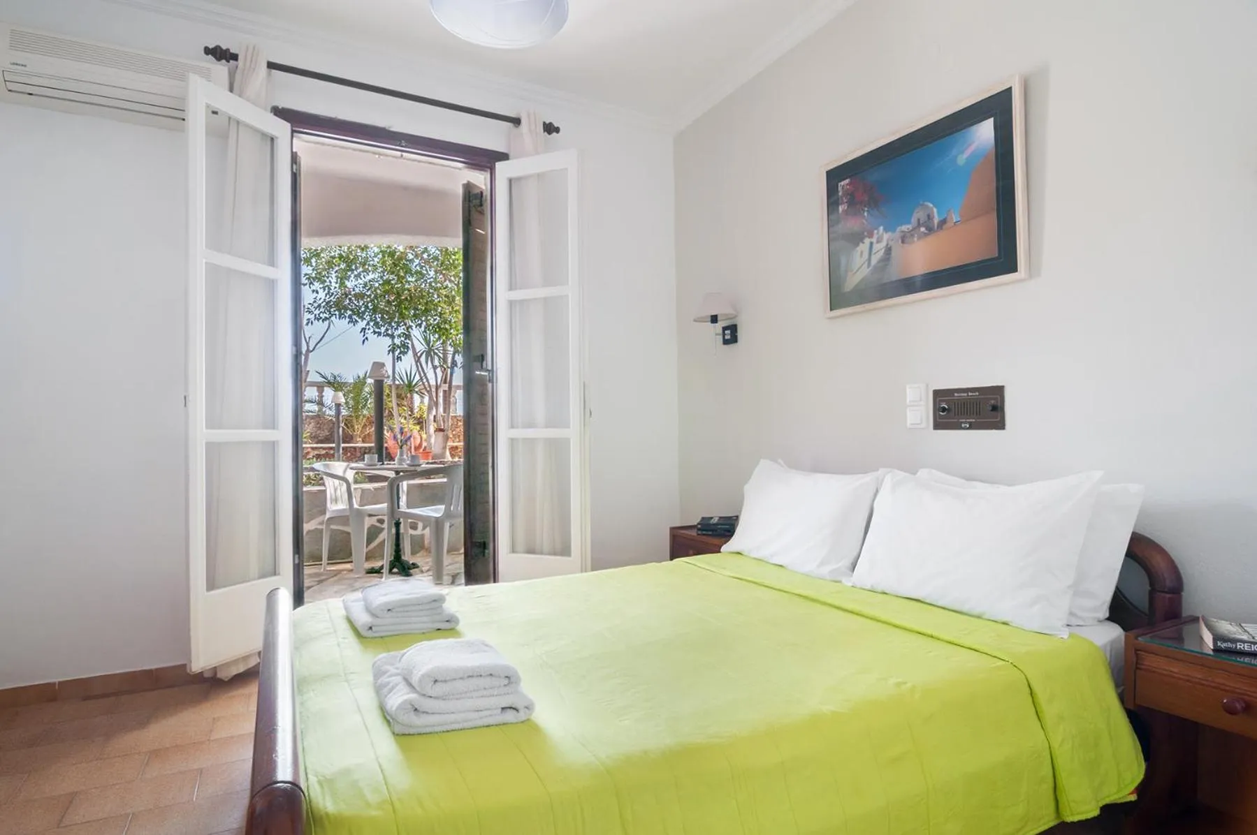 Bed in Holiday Beach Resort Santorini