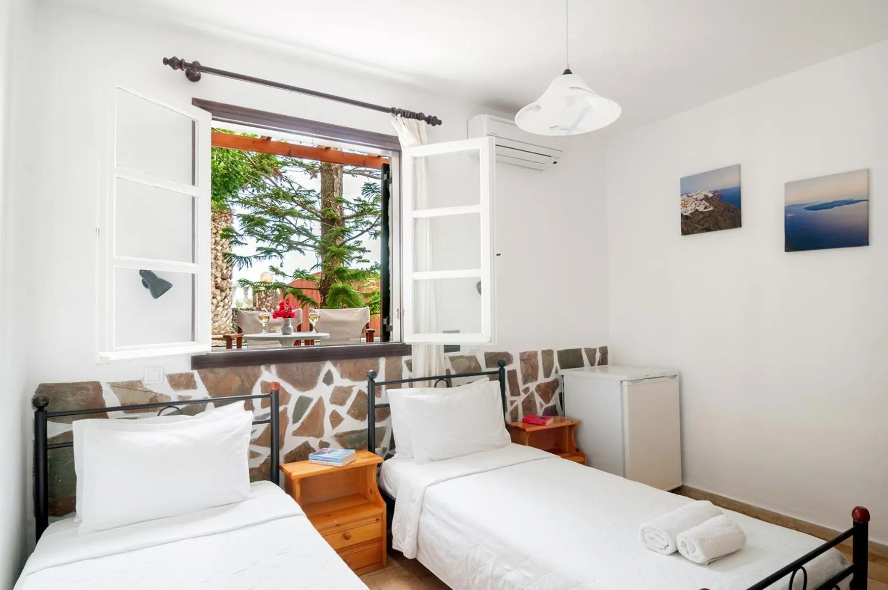 Bed in Holiday Beach Resort Santorini