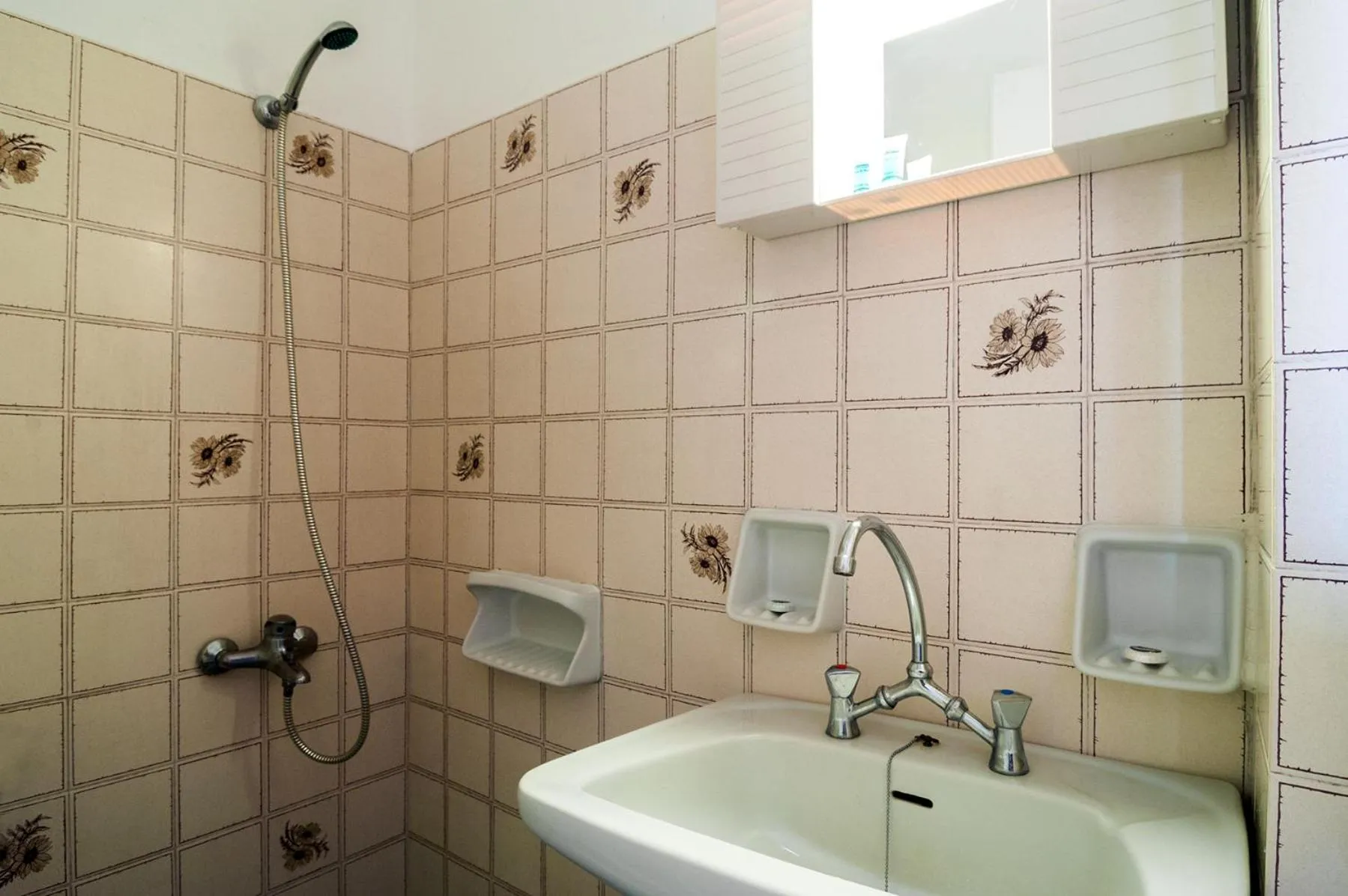 Shower in Holiday Beach Resort Santorini