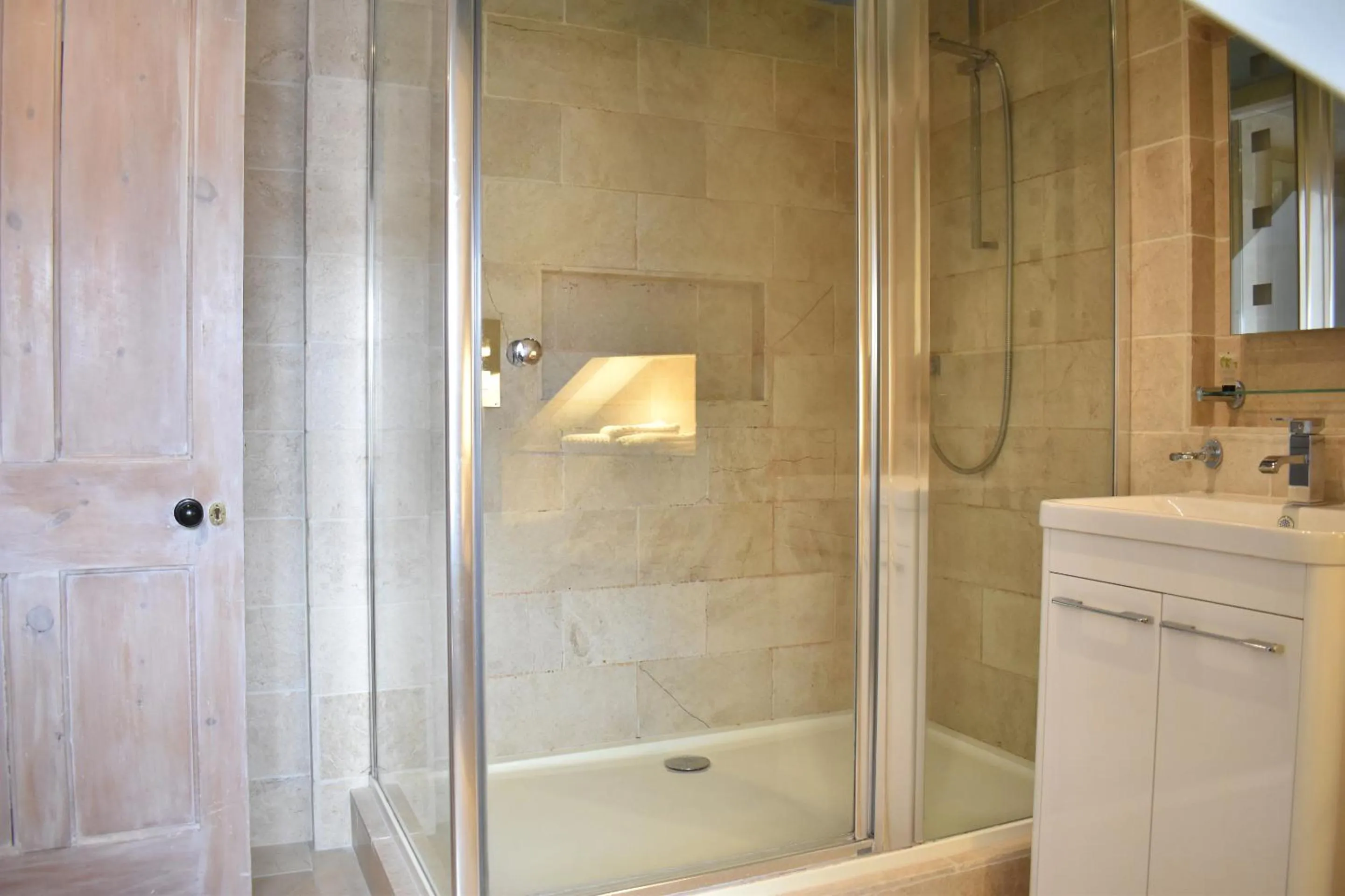 Bathroom in Davenford Cotswold Gardens