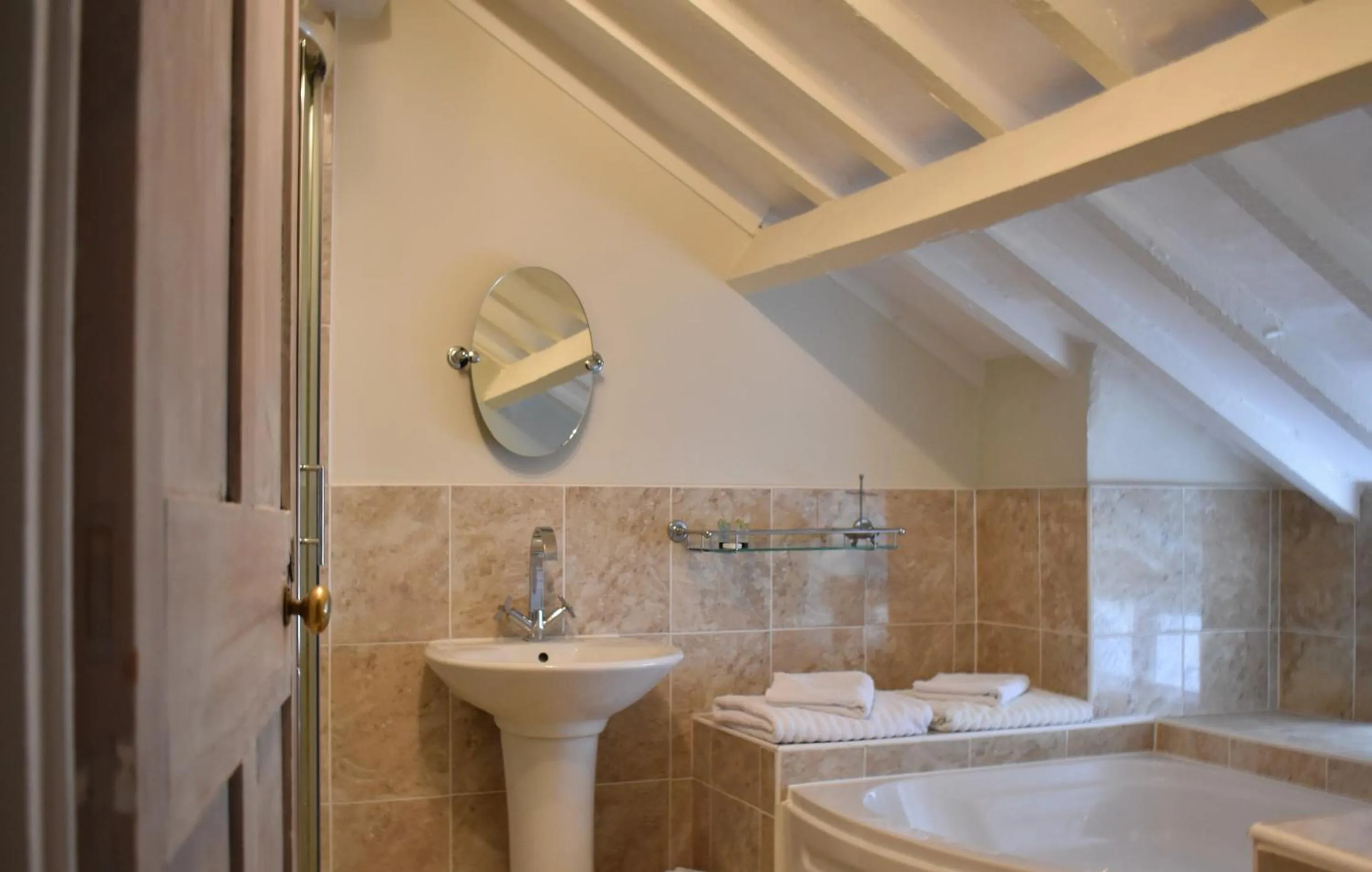Bathroom in Davenford Cotswold Gardens