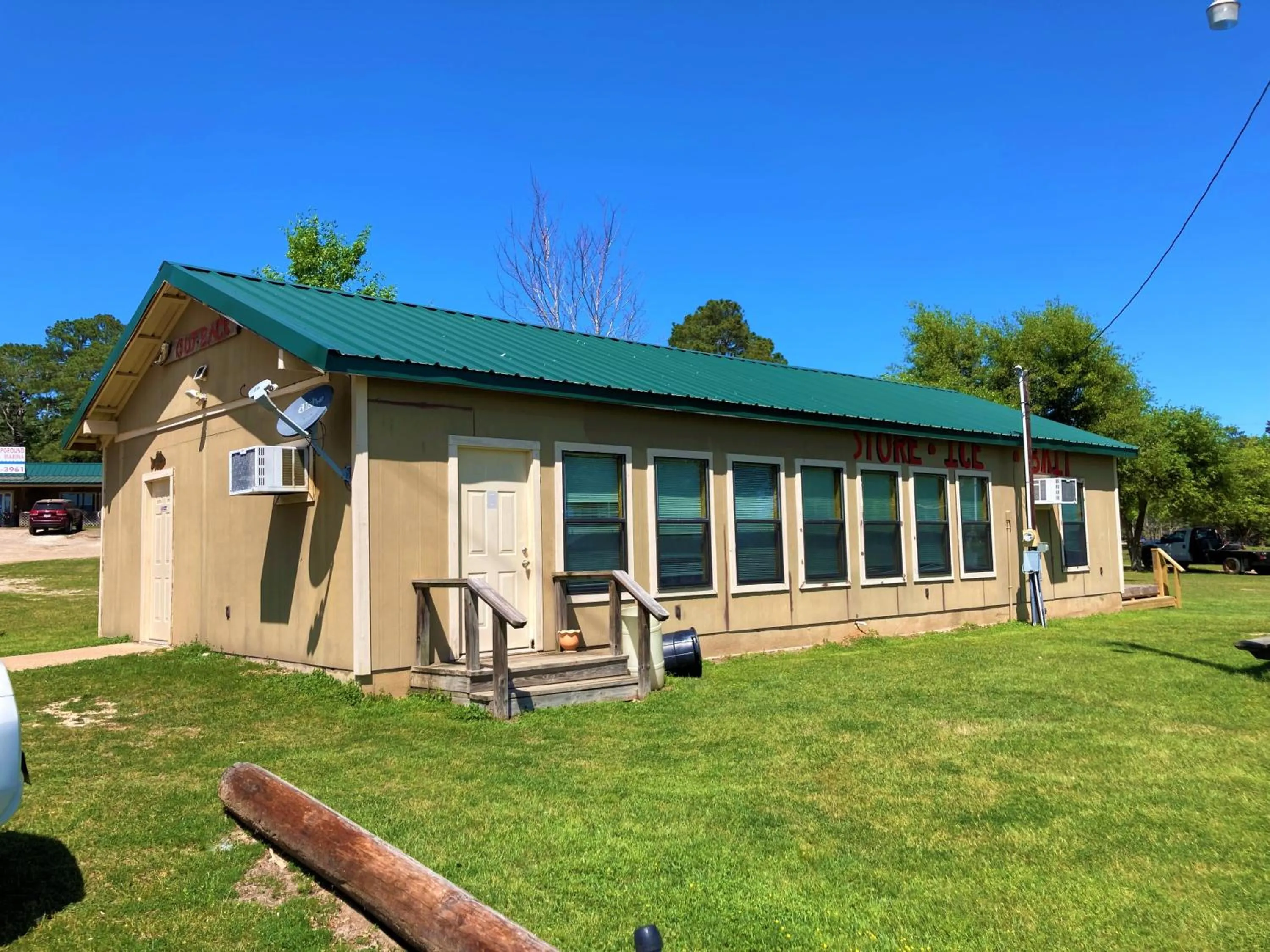 Property building in Outback Campground and Marina