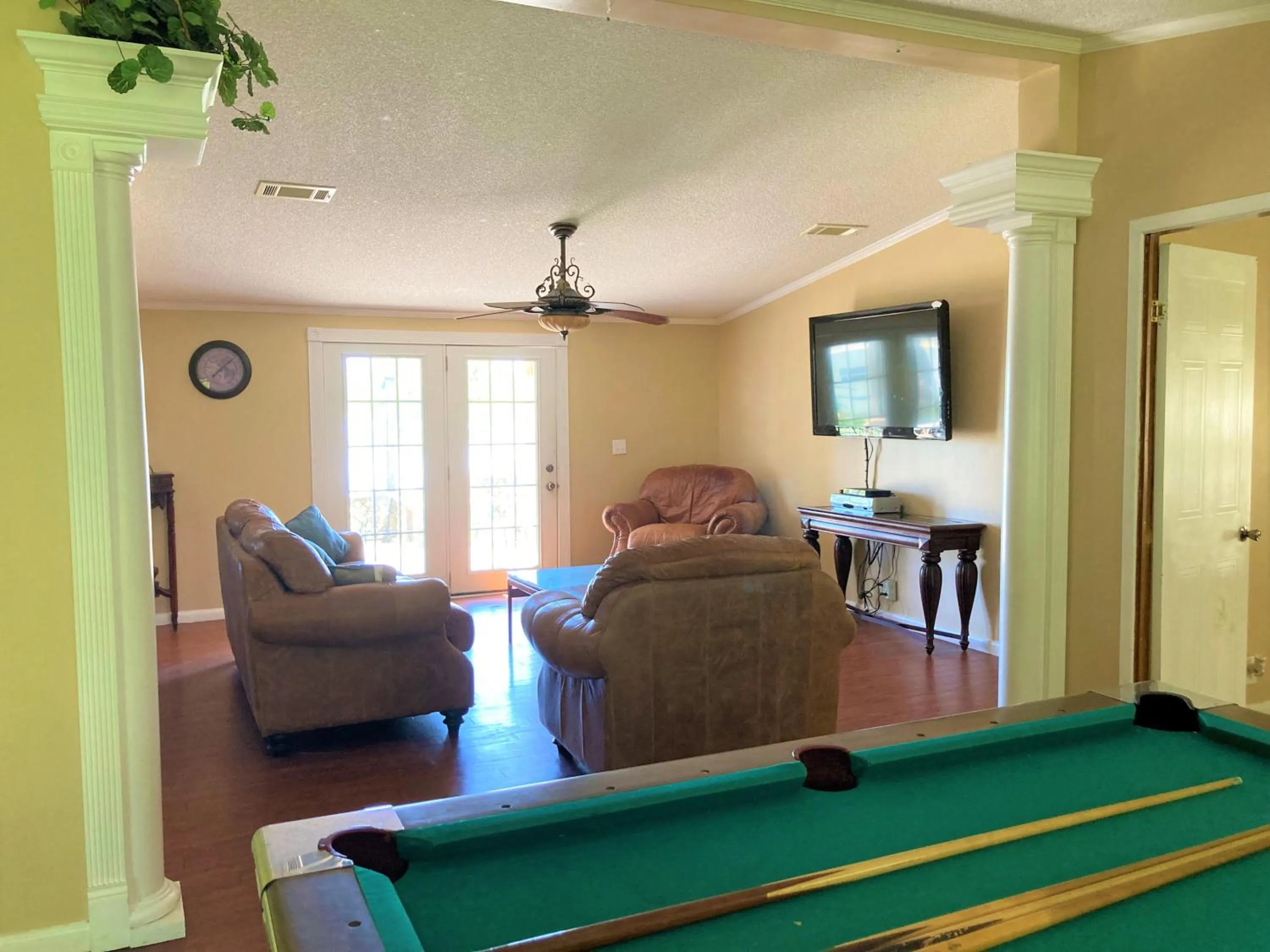 TV and multimedia in Outback Campground and Marina