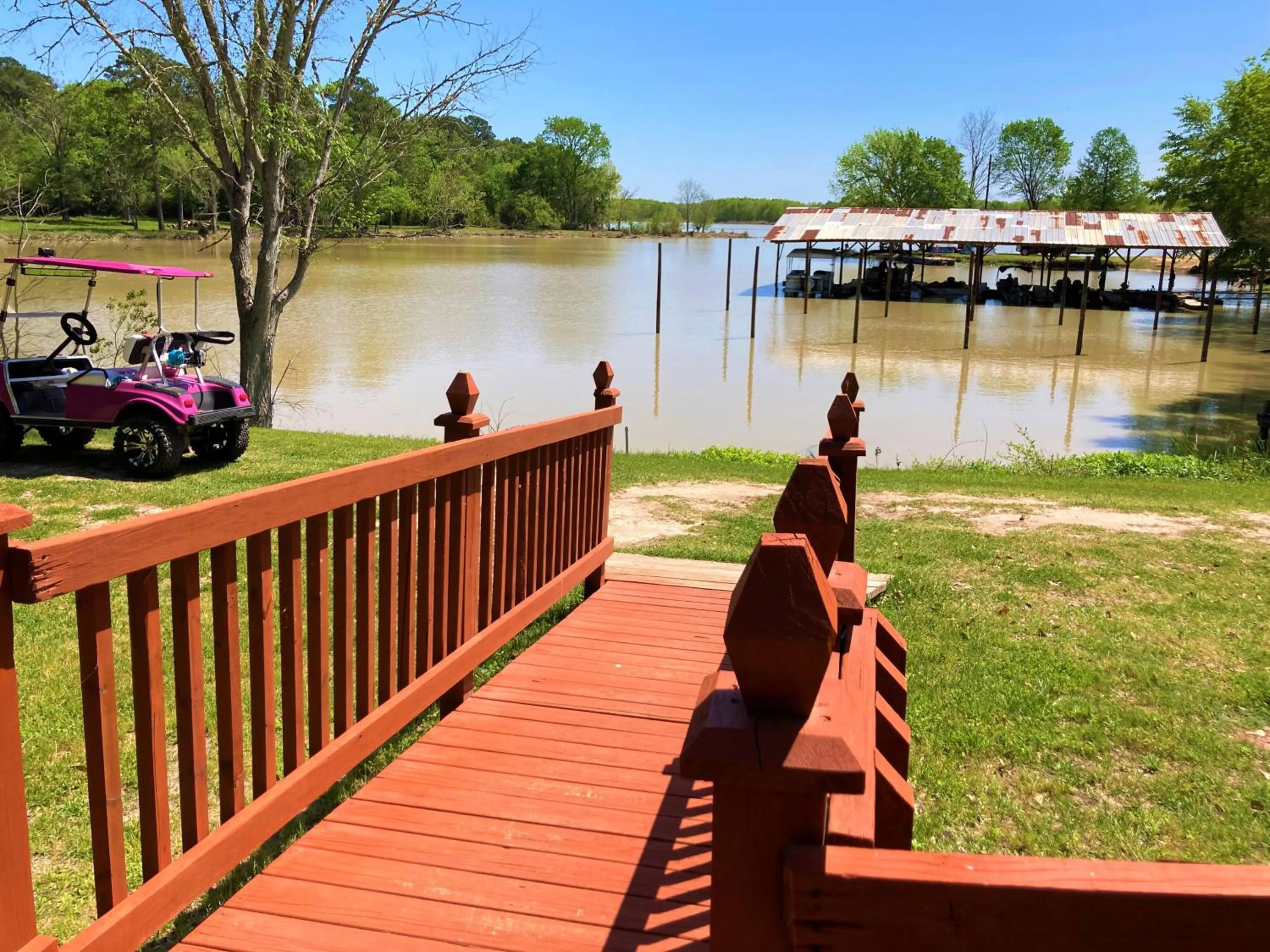 Lake view in Outback Campground and Marina