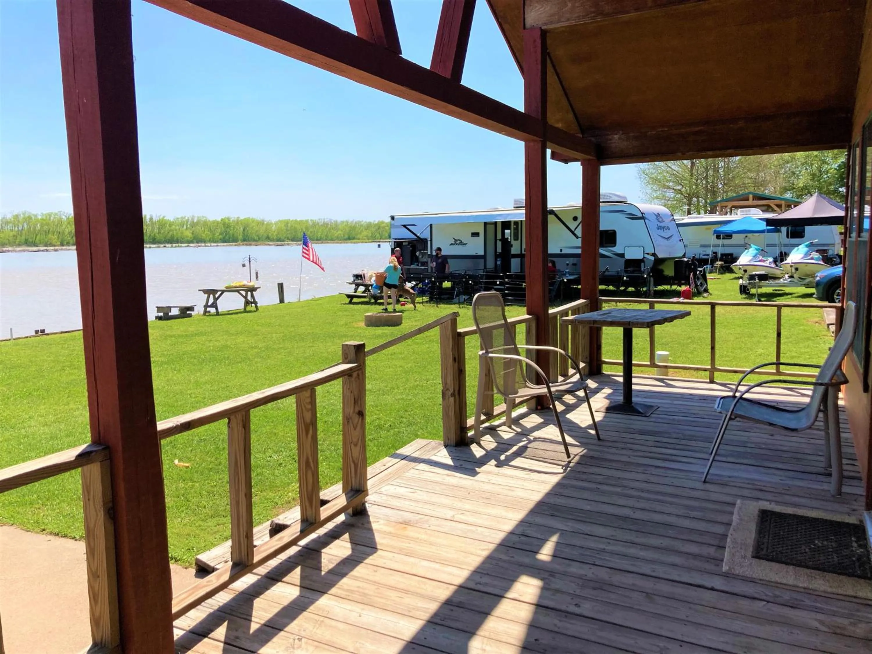 Lake view in Outback Campground and Marina