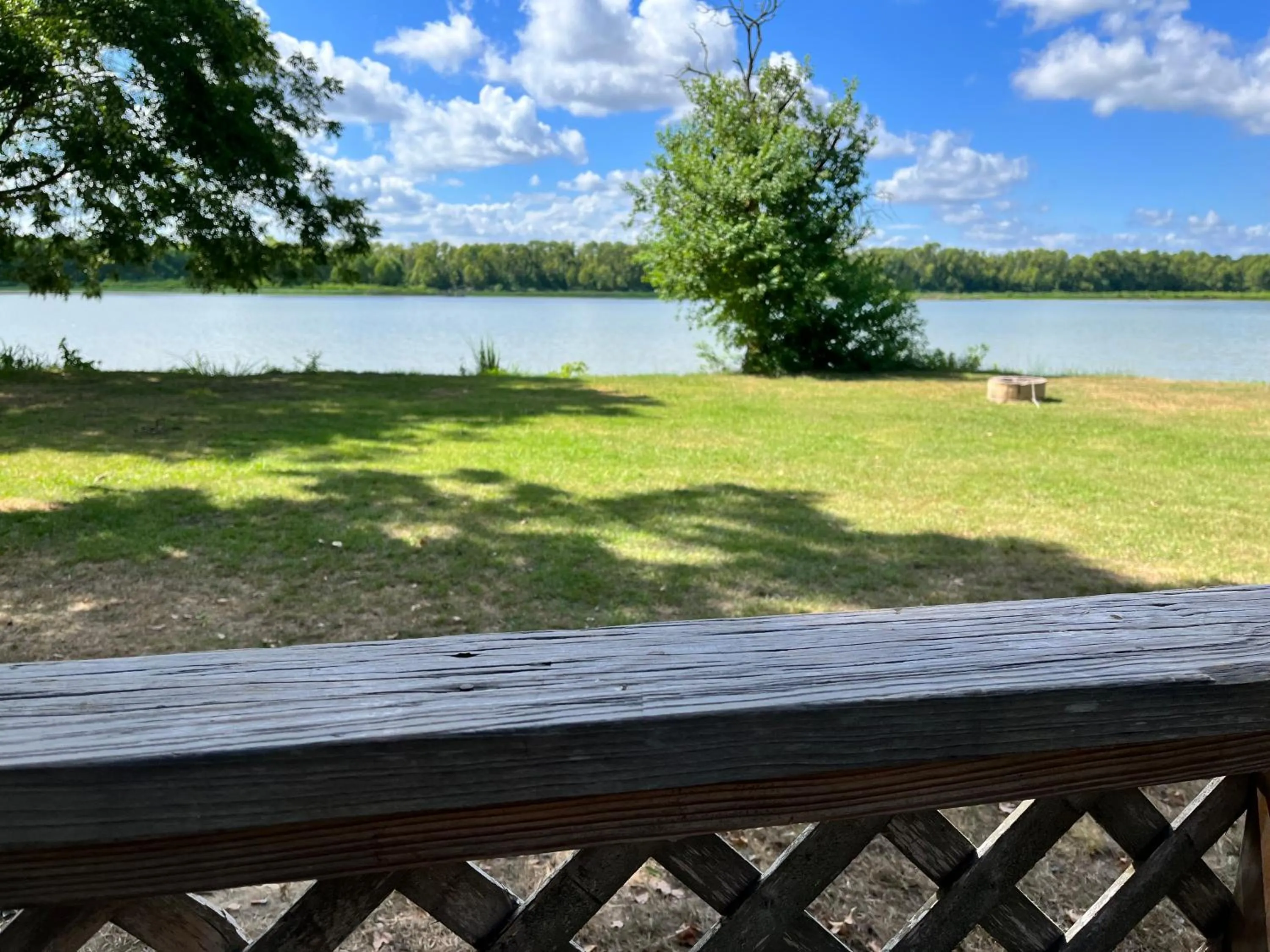 Lake view in Outback Campground and Marina