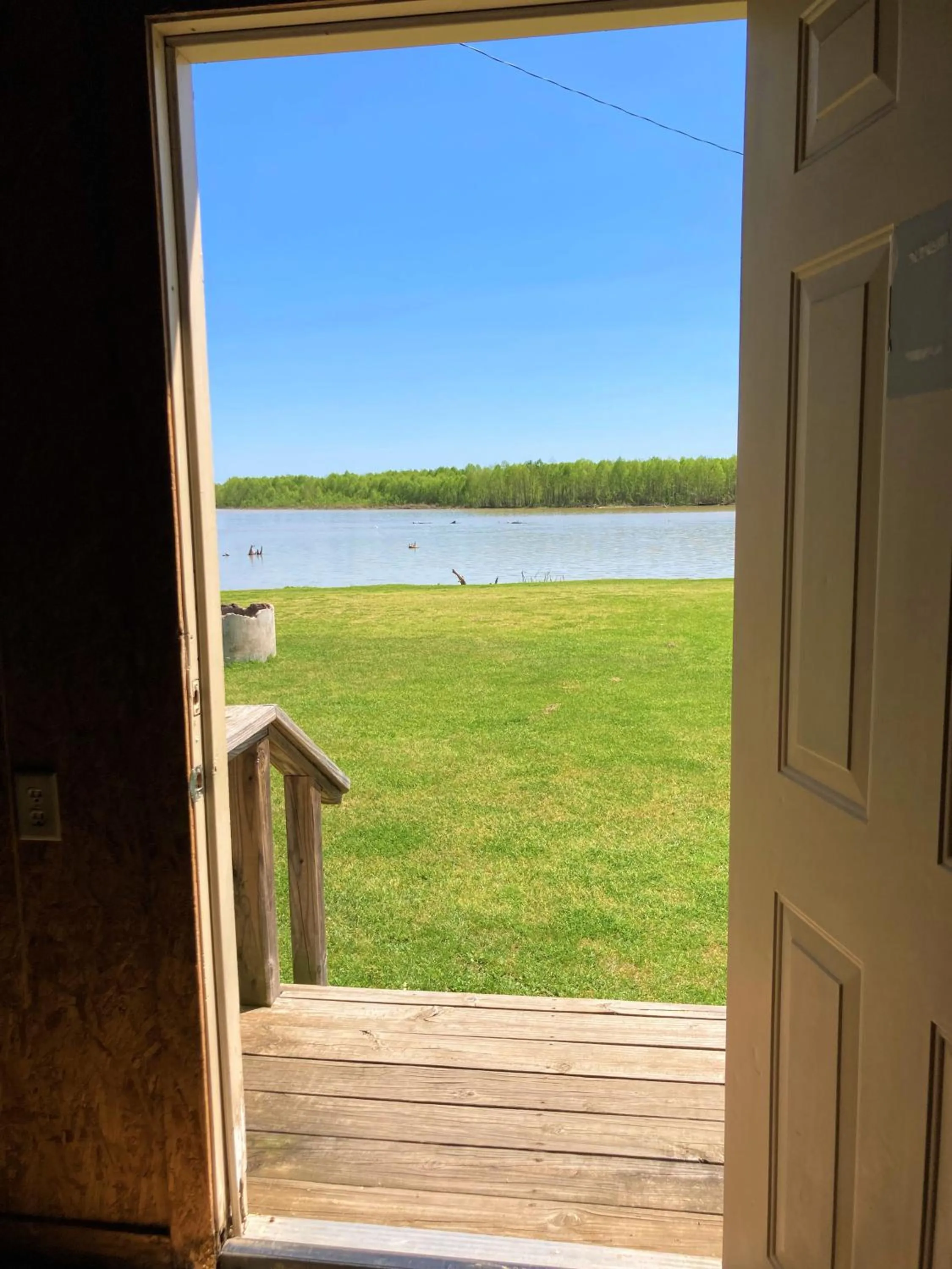 Lake view in Outback Campground and Marina