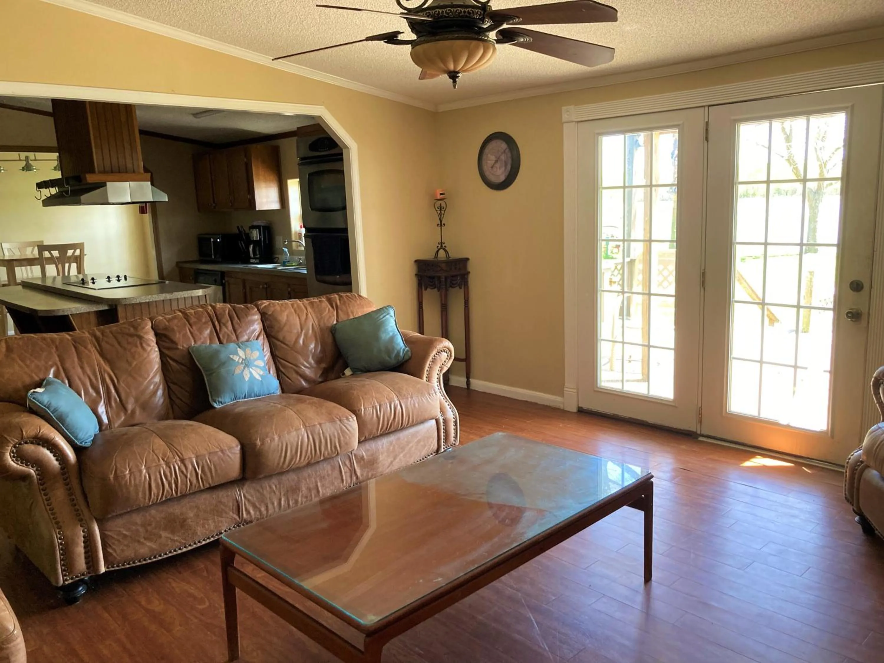 Living room in Outback Campground and Marina