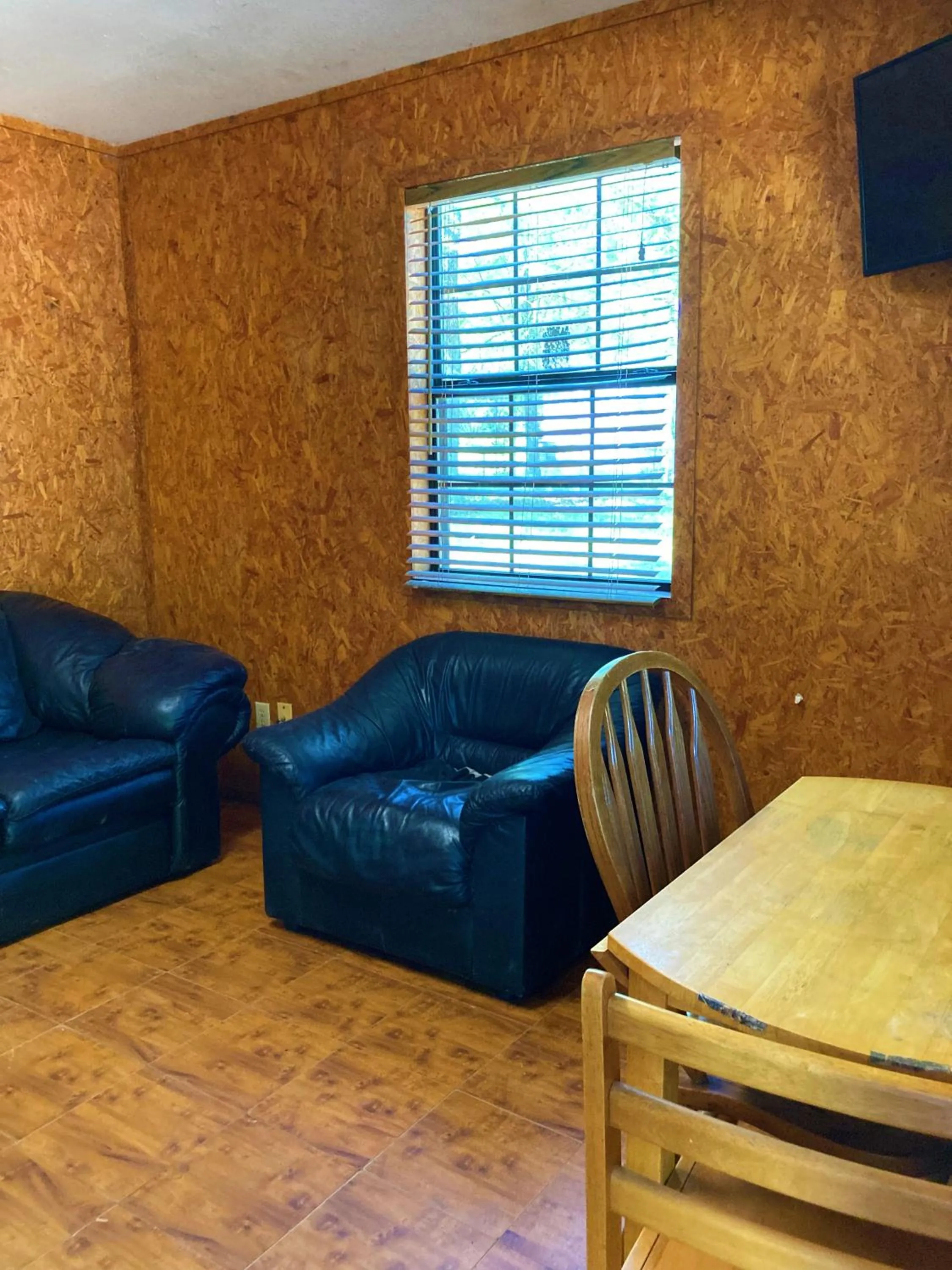 Living room in Outback Campground and Marina