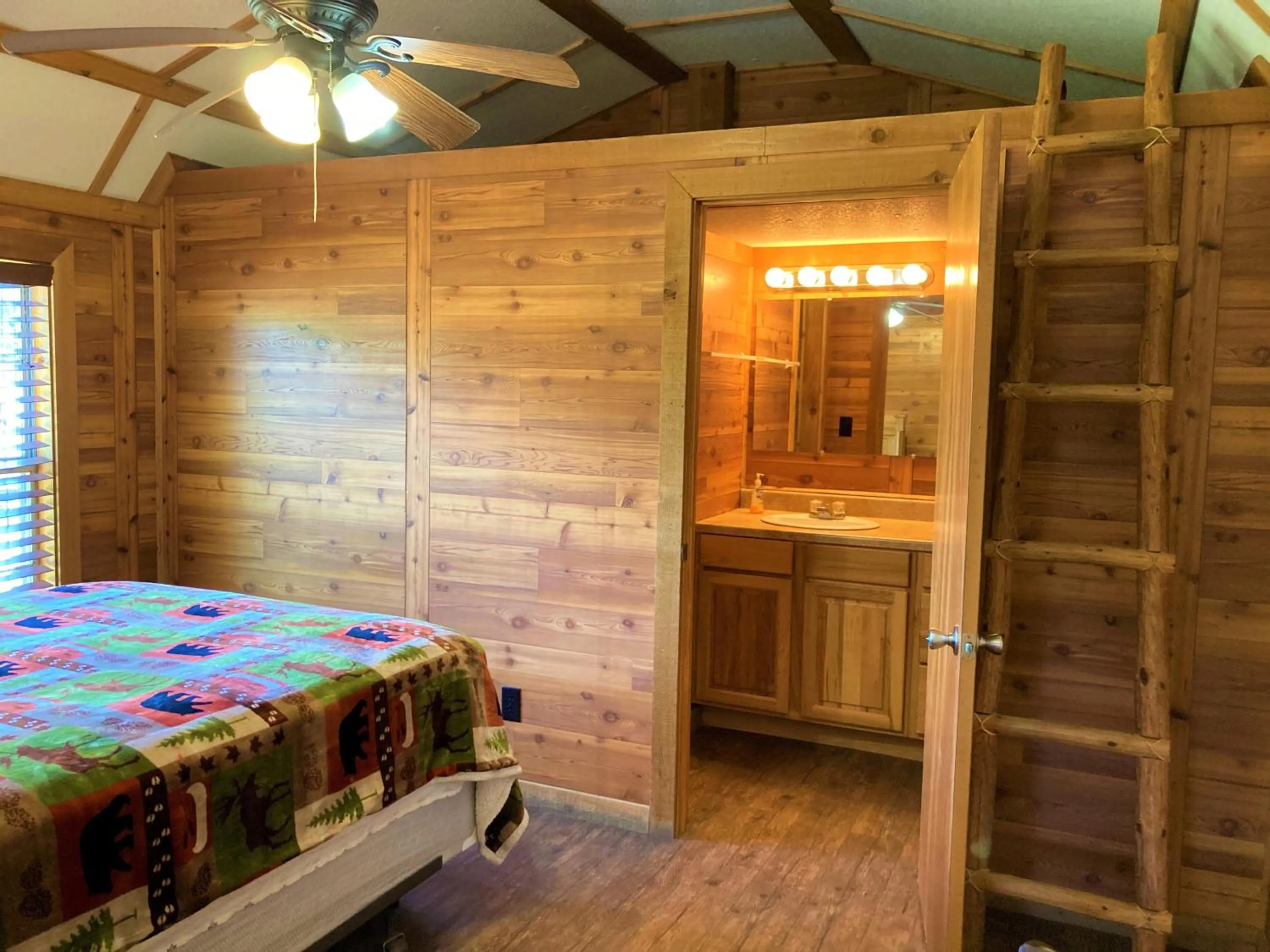 Photo of the whole room, Bed in Outback Campground and Marina