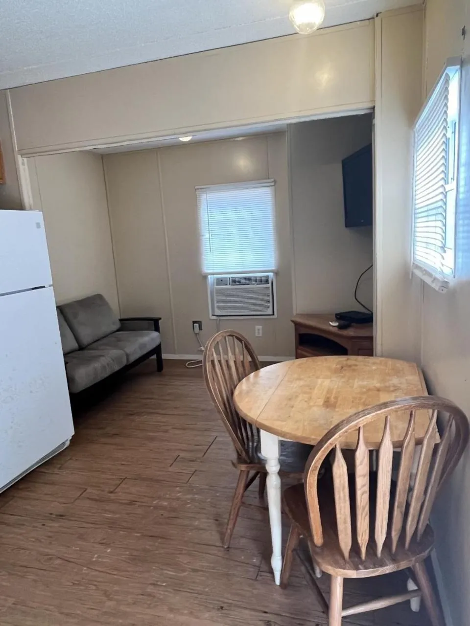 Living room in Outback Campground and Marina