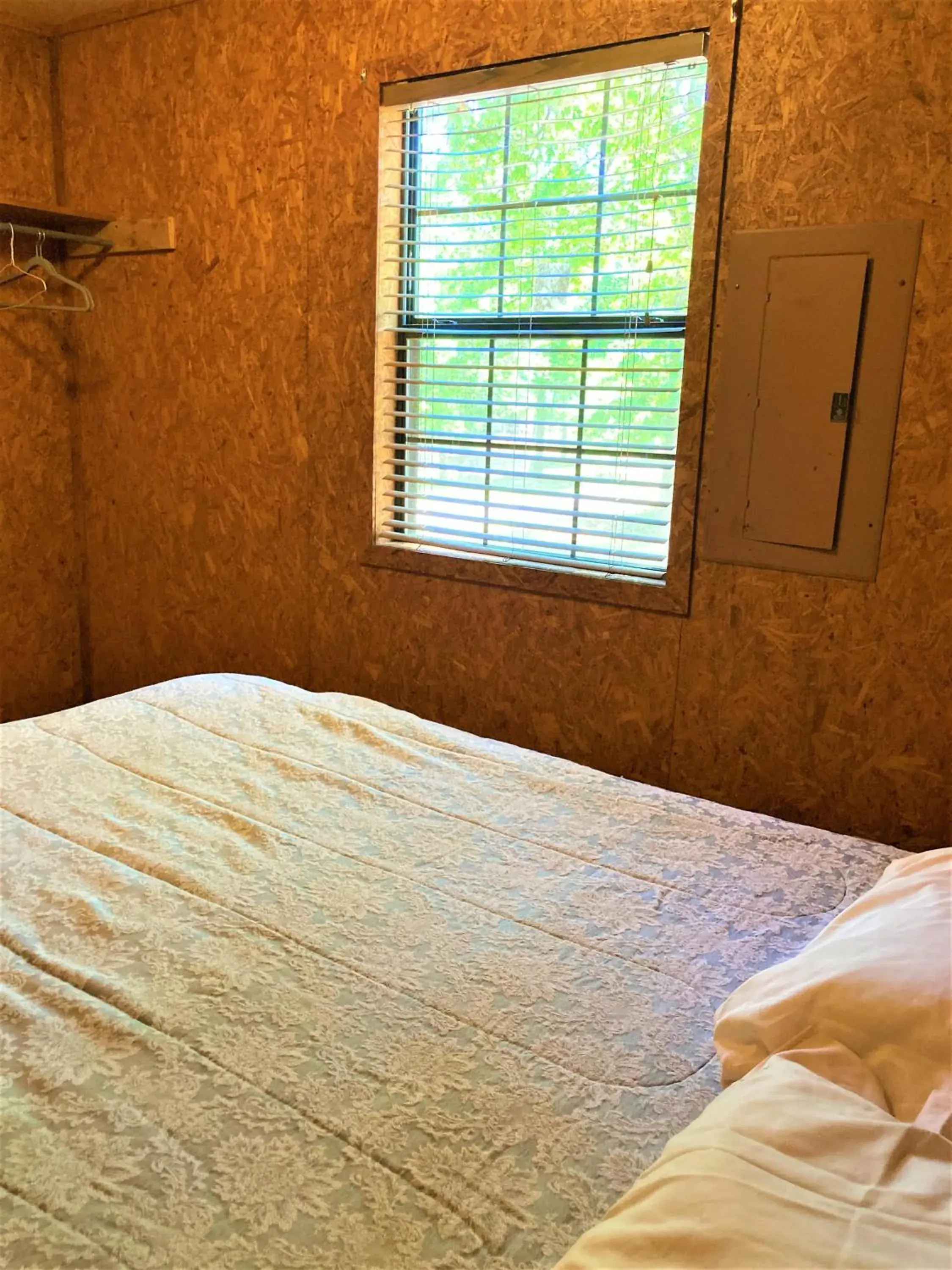 Queen Room in Outback Campground and Marina Queen Room in Outback Campground and Marina