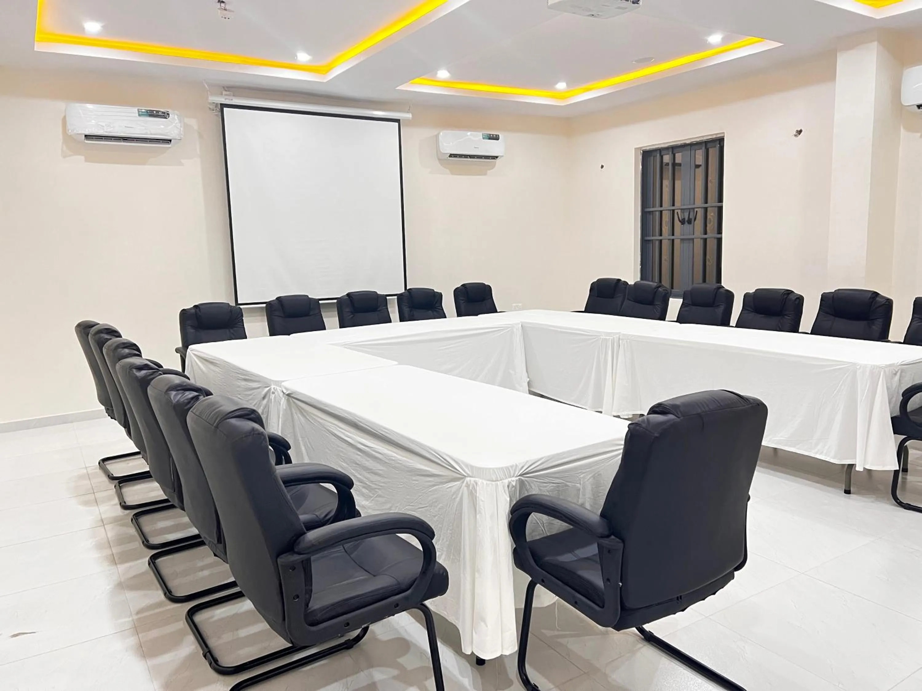 Meeting/conference room in De Rigg Place Embassy