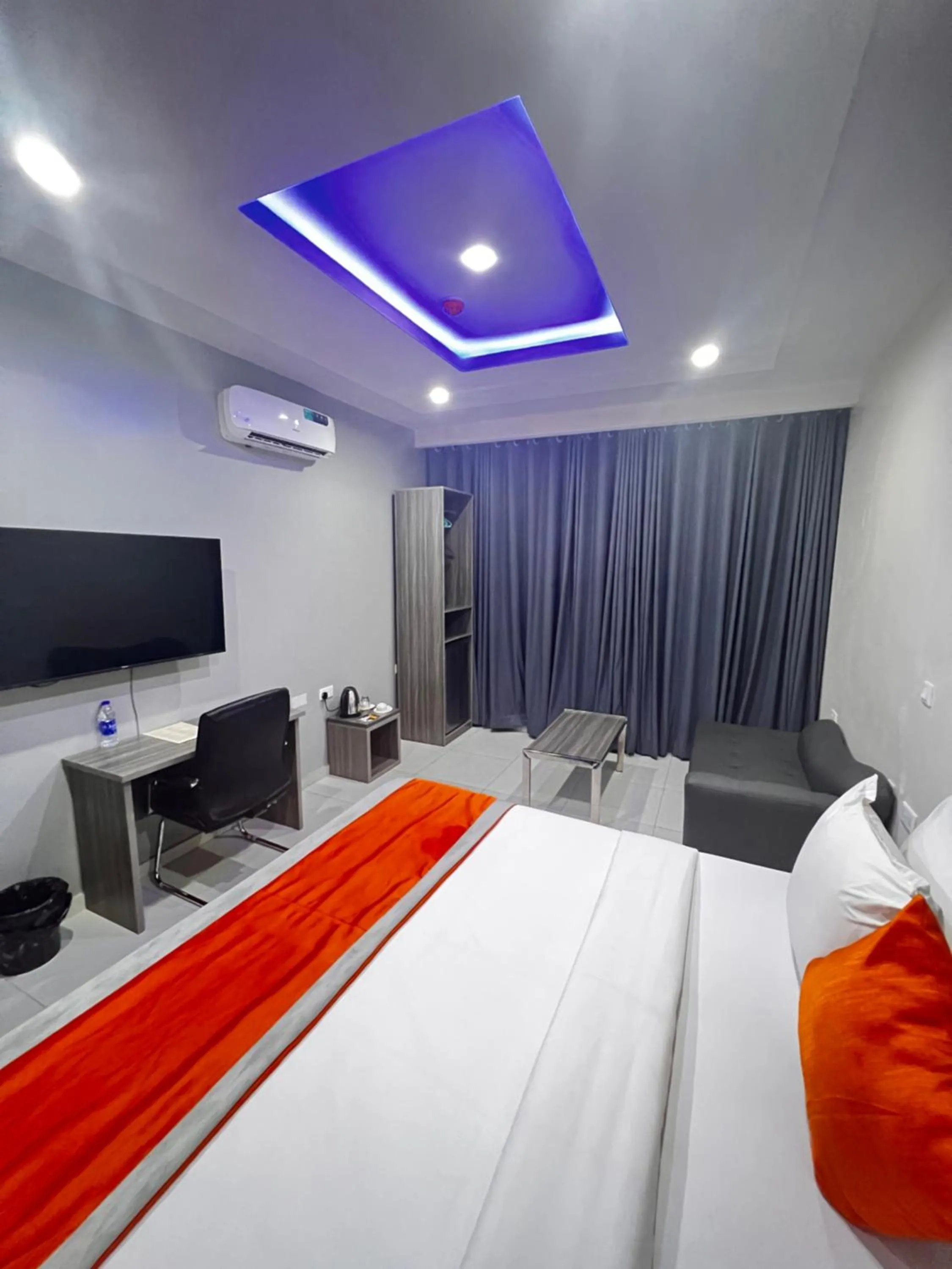 Bed in De Rigg Place Embassy