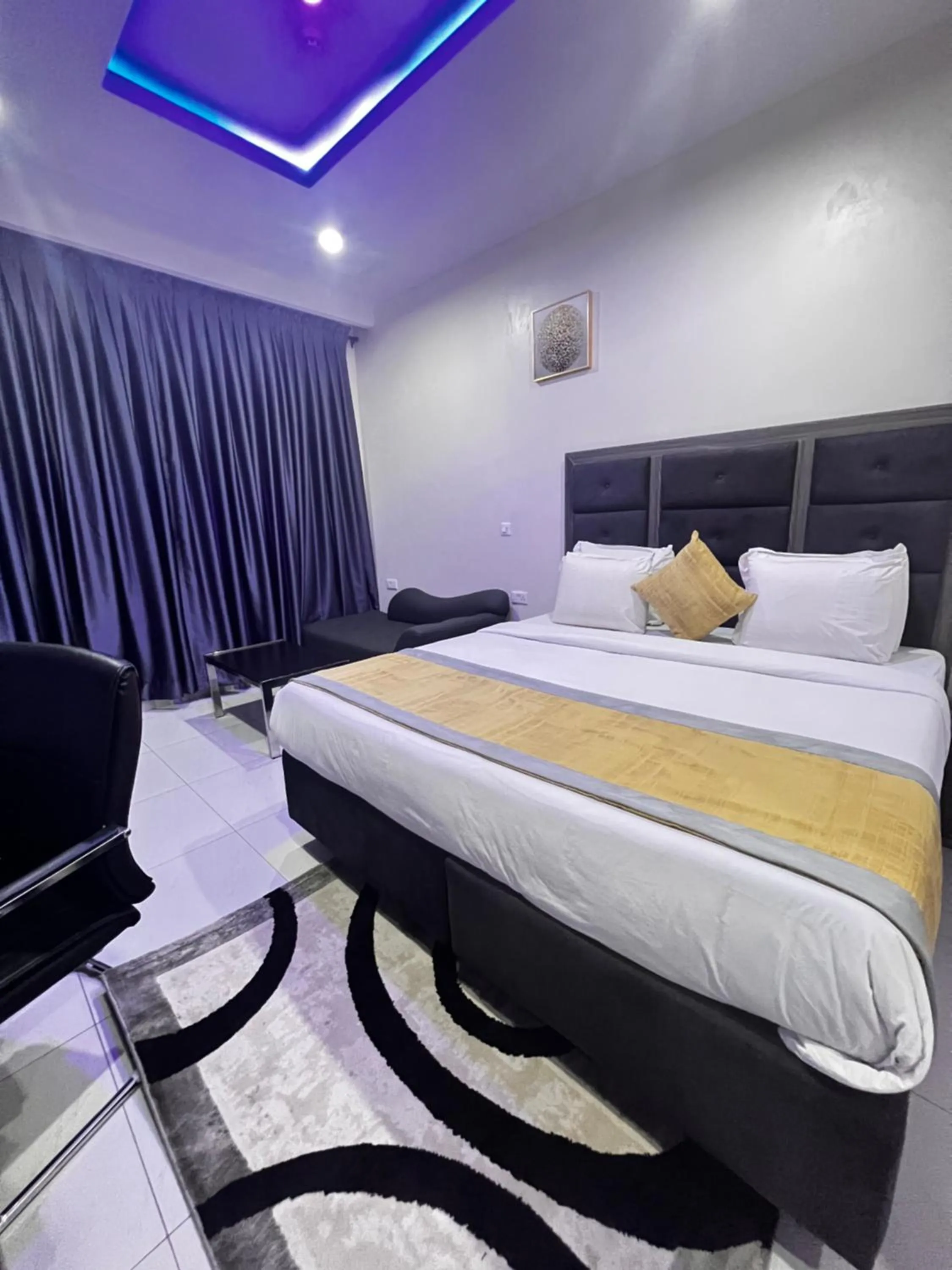 Bed in De Rigg Place Embassy