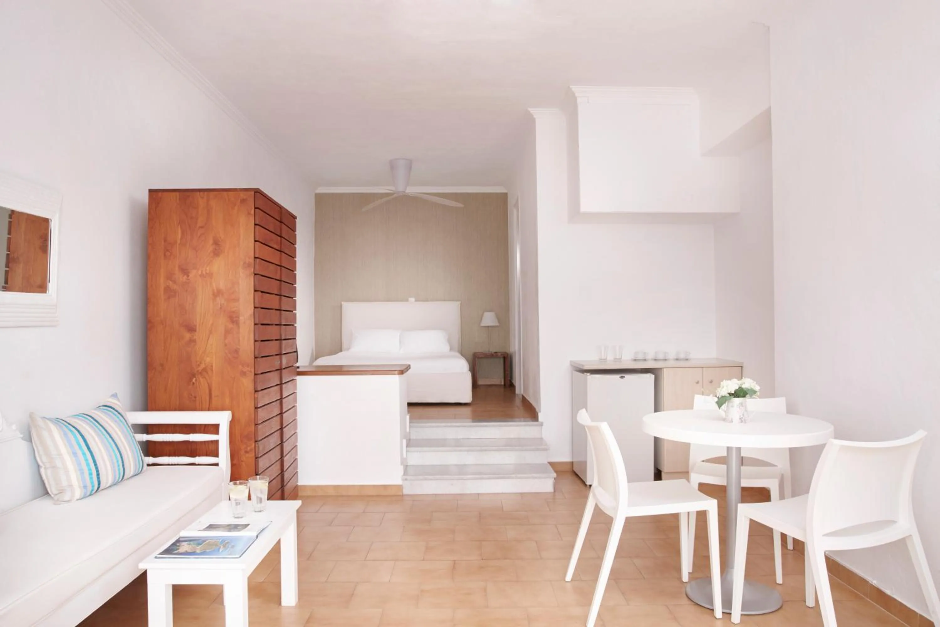 Bedroom, Bed in Manos Small World