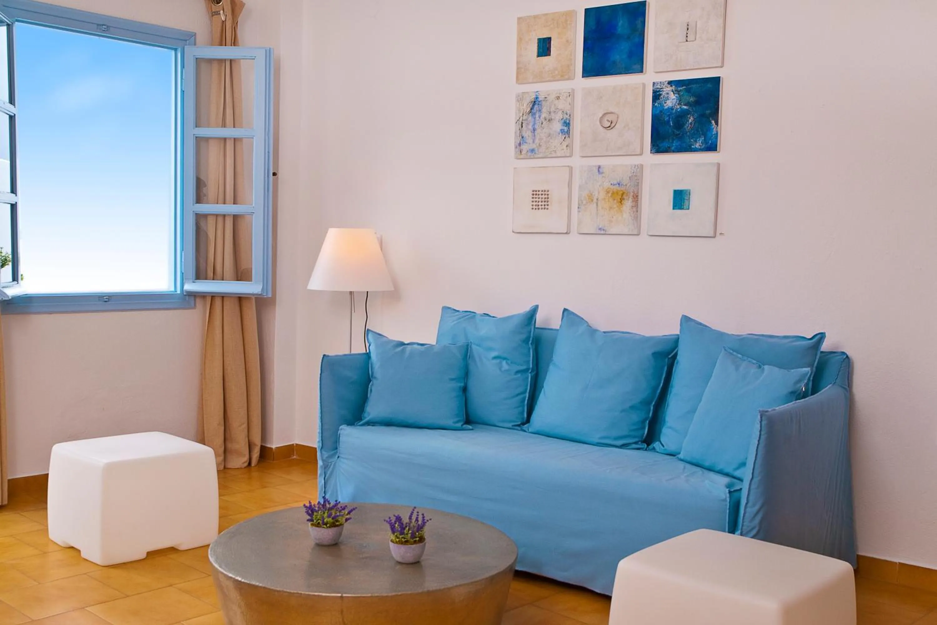 Living room in Manos Small World