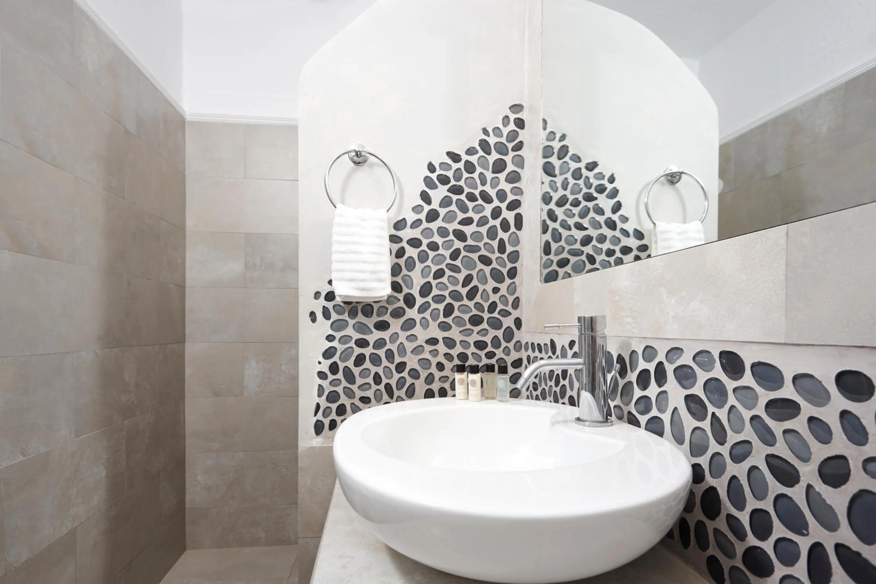 Bathroom in Manos Small World