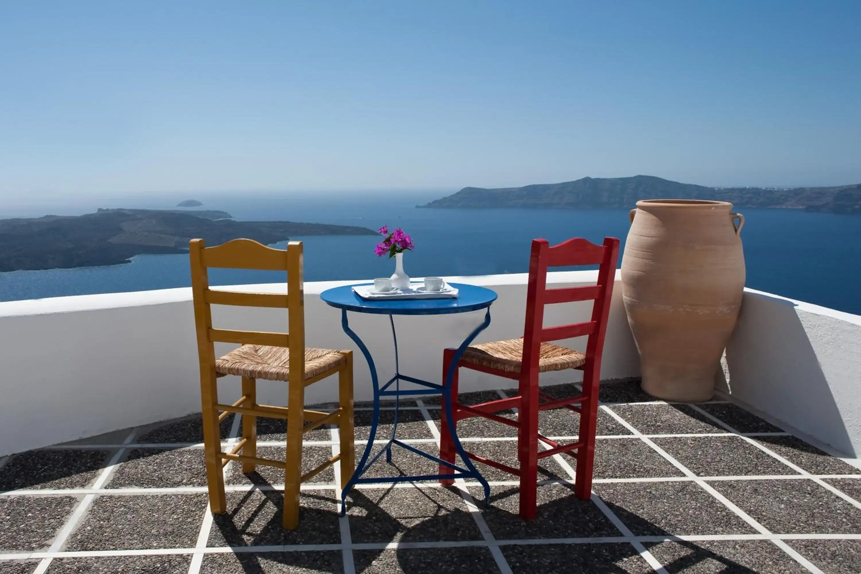 Facade/entrance in Manos Small World Facade/entrance in Manos Small World