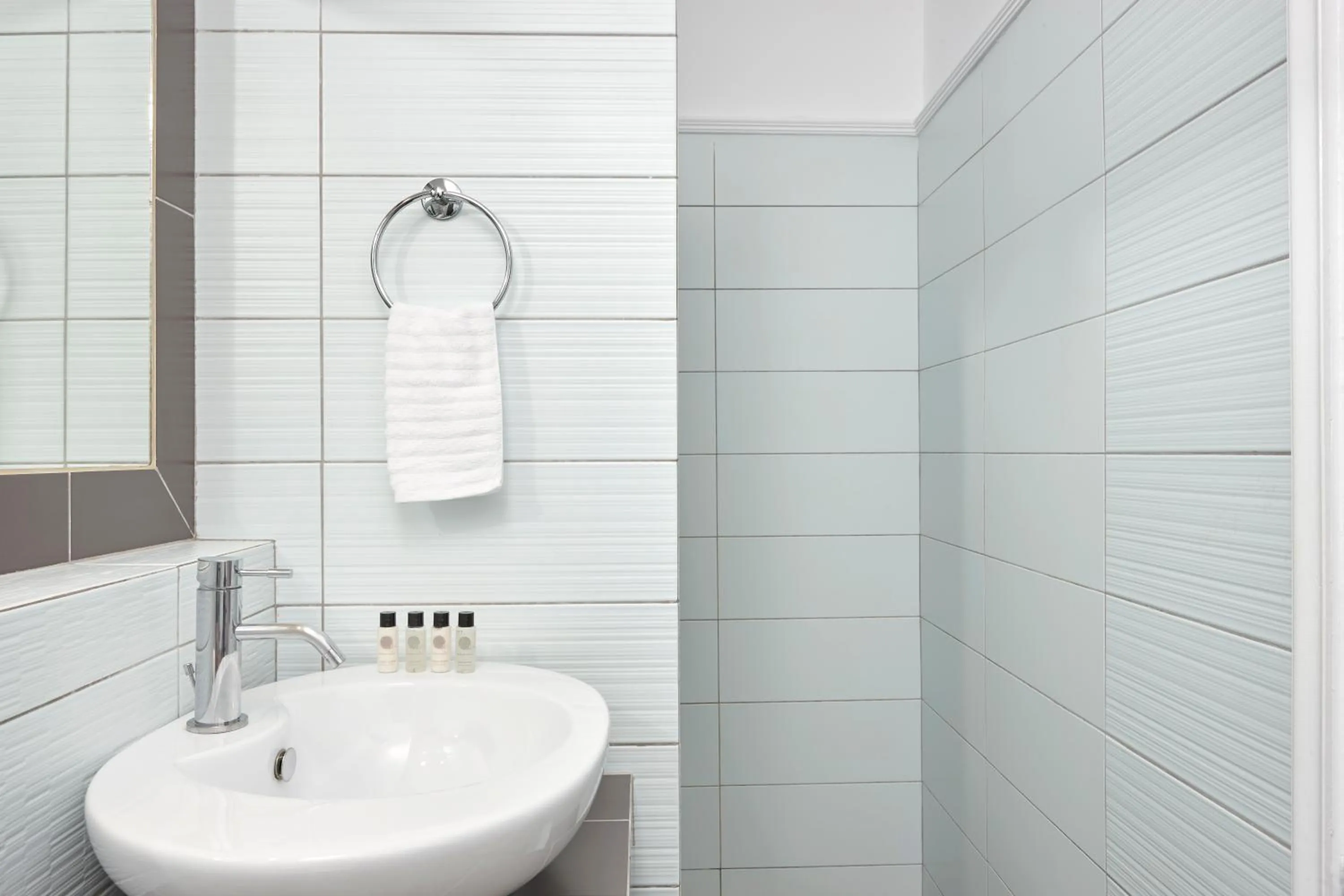 Bathroom in Manos Small World