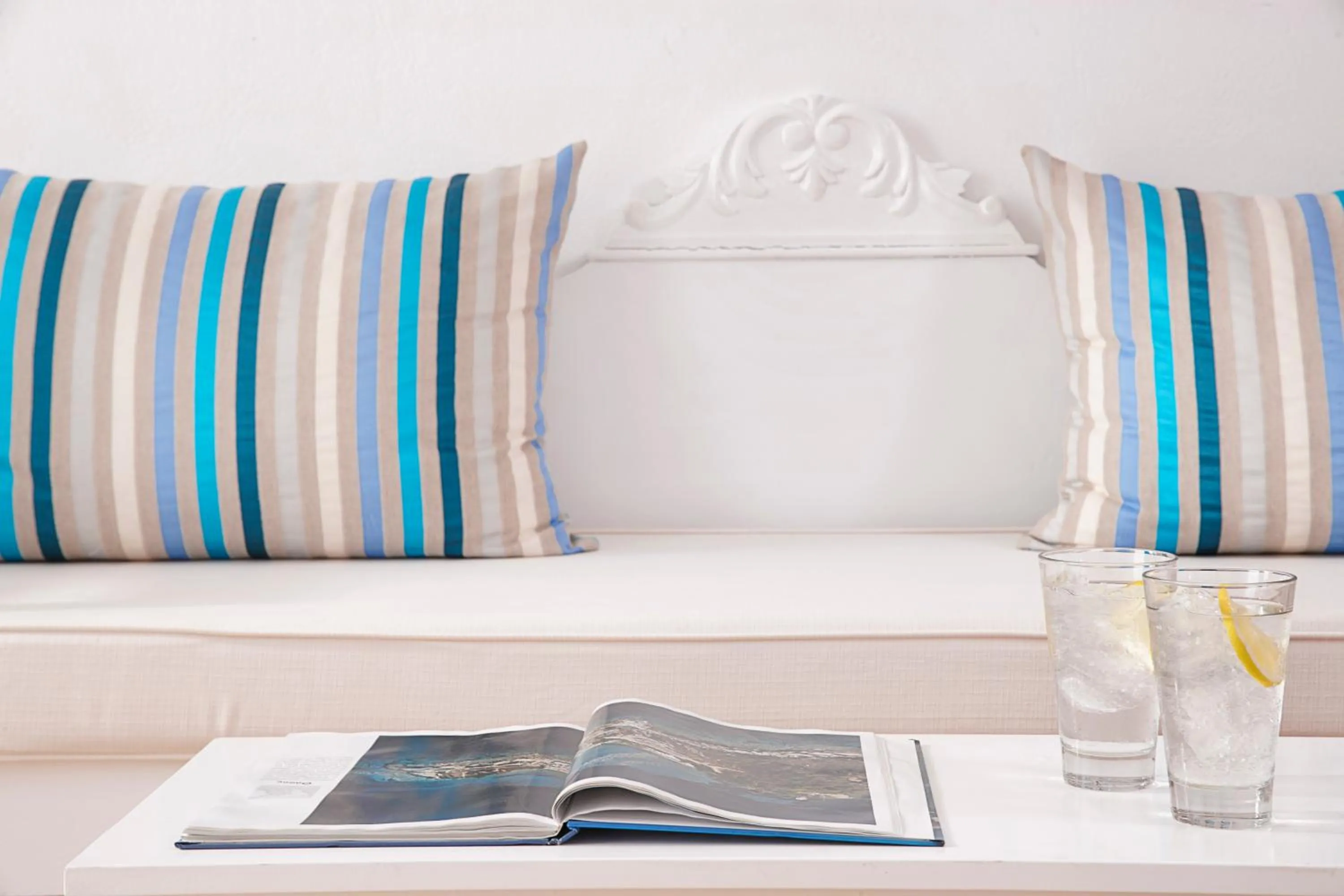 Living room, Bed in Manos Small World