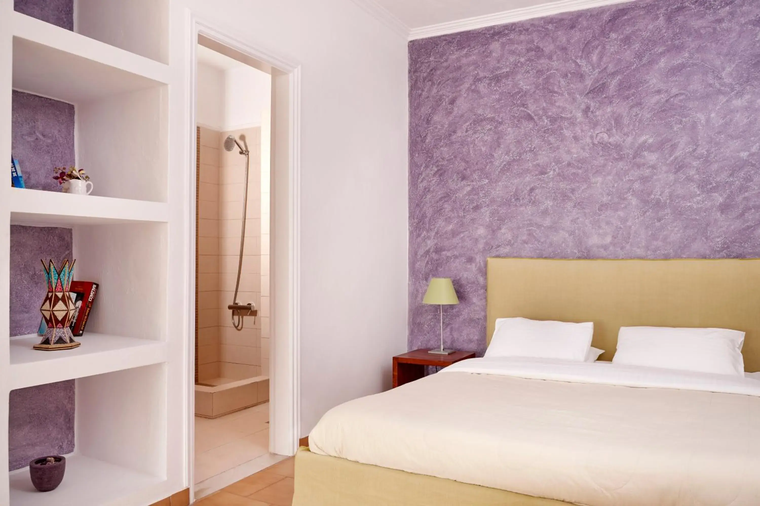 Bedroom, Bed in Manos Small World Bedroom, Bed in Manos Small World