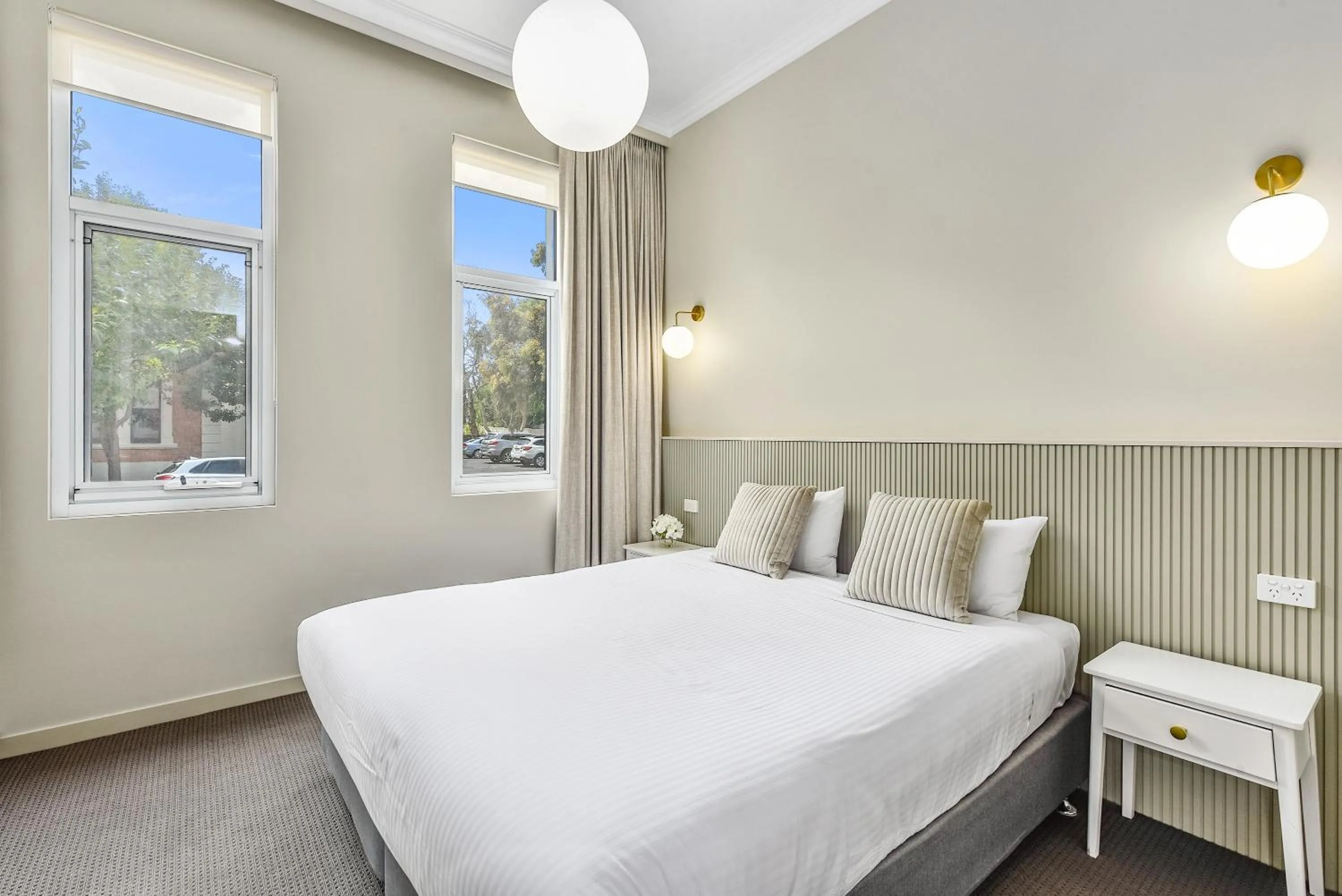 Bed in Aloha Central Platinum Apartments