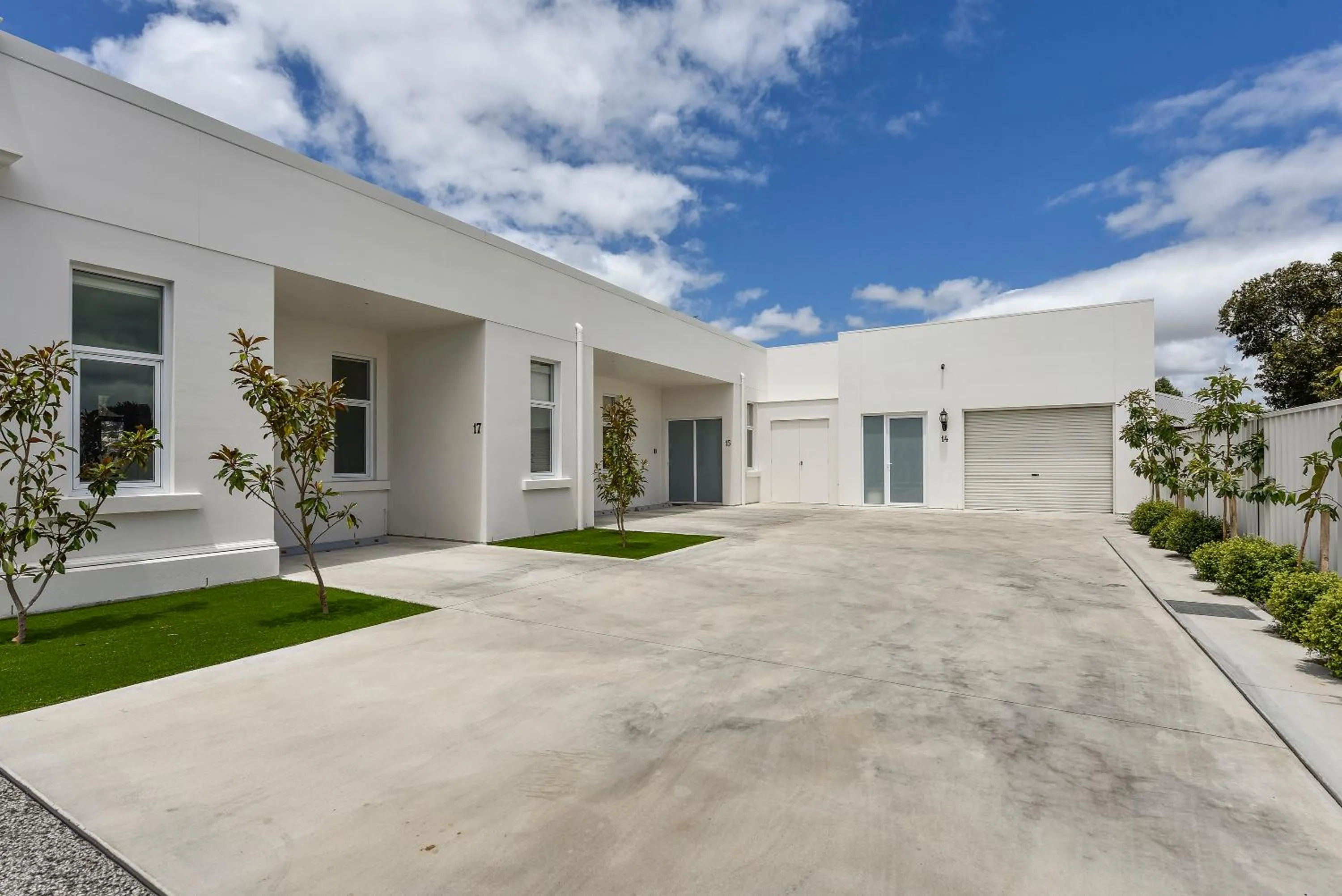 Property building in Aloha Central Platinum Apartments