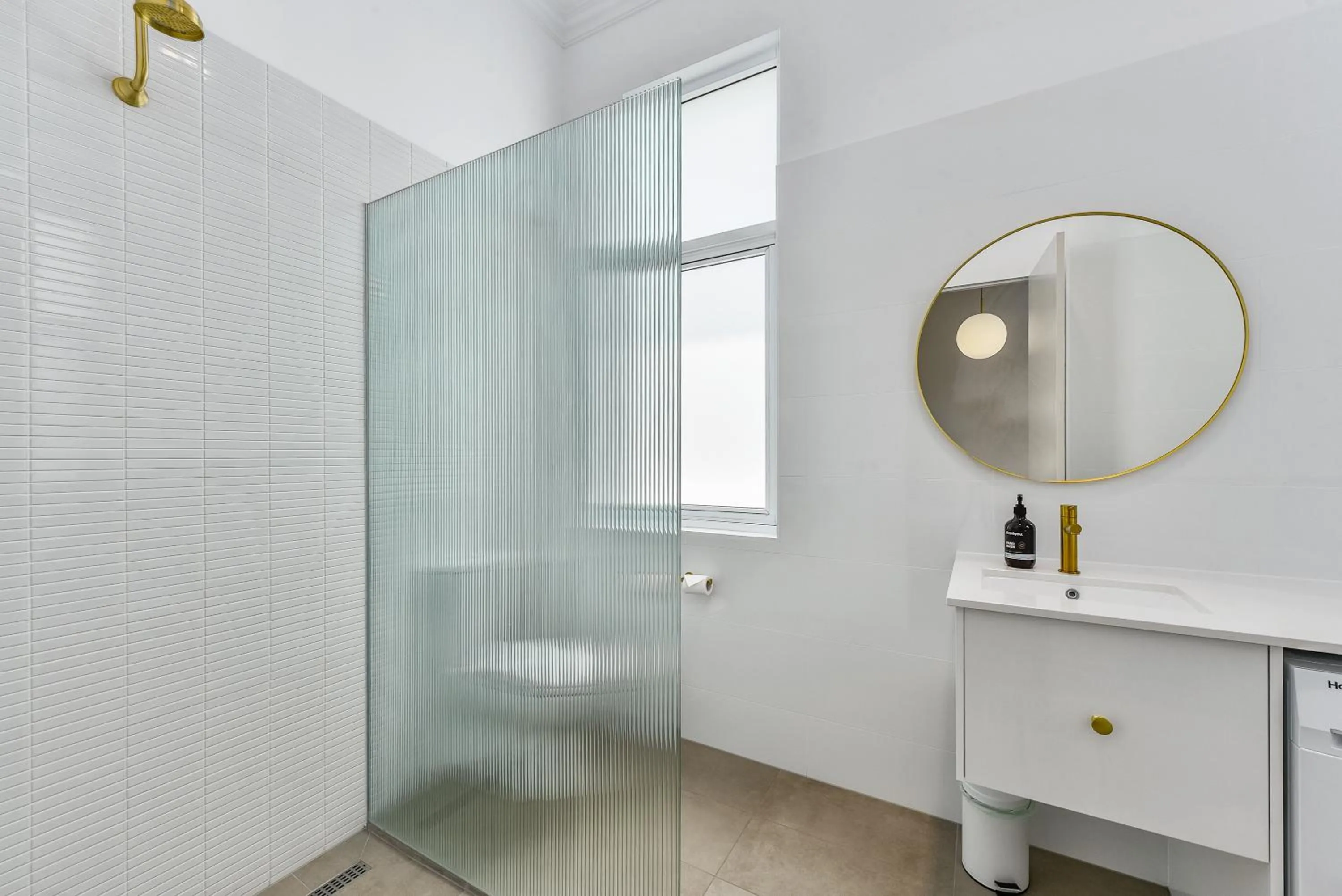 Bathroom in Aloha Central Platinum Apartments