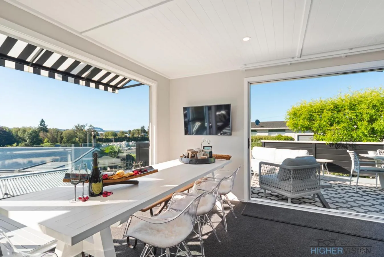 Dining area in La Petite Maison - Taupo
