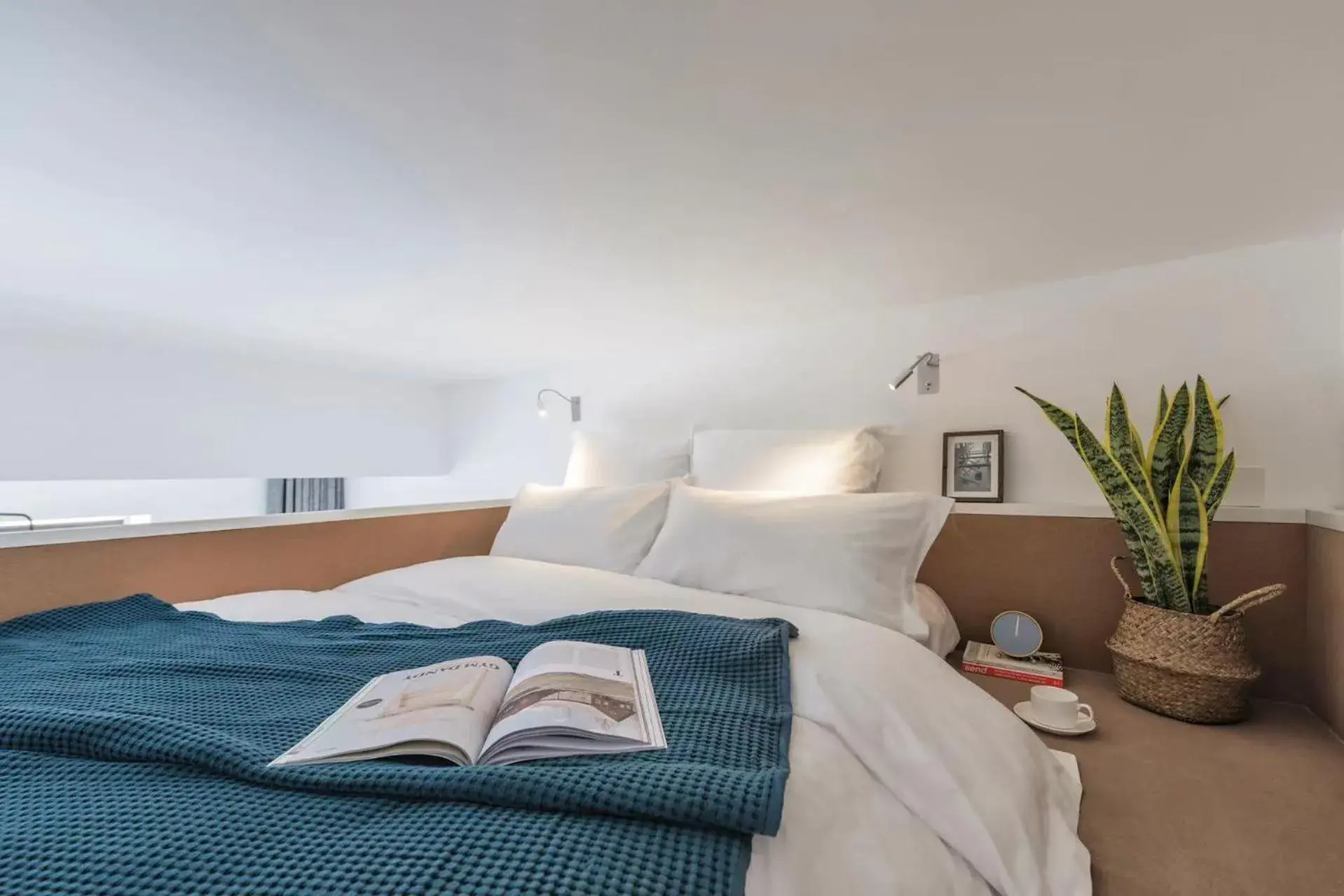 Bed in base-Shanghai SUHE Serviced Apartment, Near East Nanjing Road & People's Square Bed in base-Shanghai SUHE Serviced Apartment, Near East Nanjing Road & People's Square