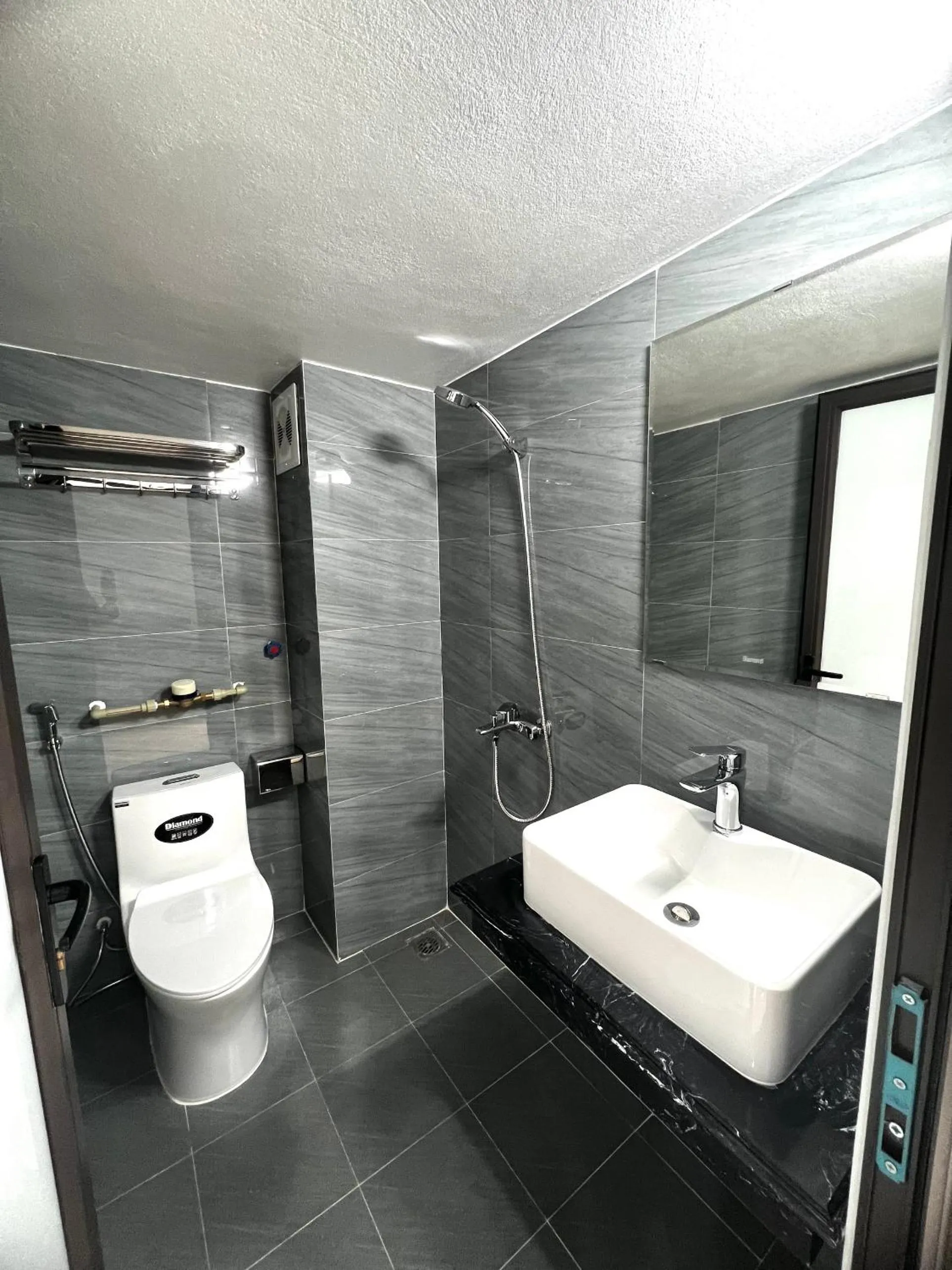 Toilet in Era Apartment Tran Thai Tong