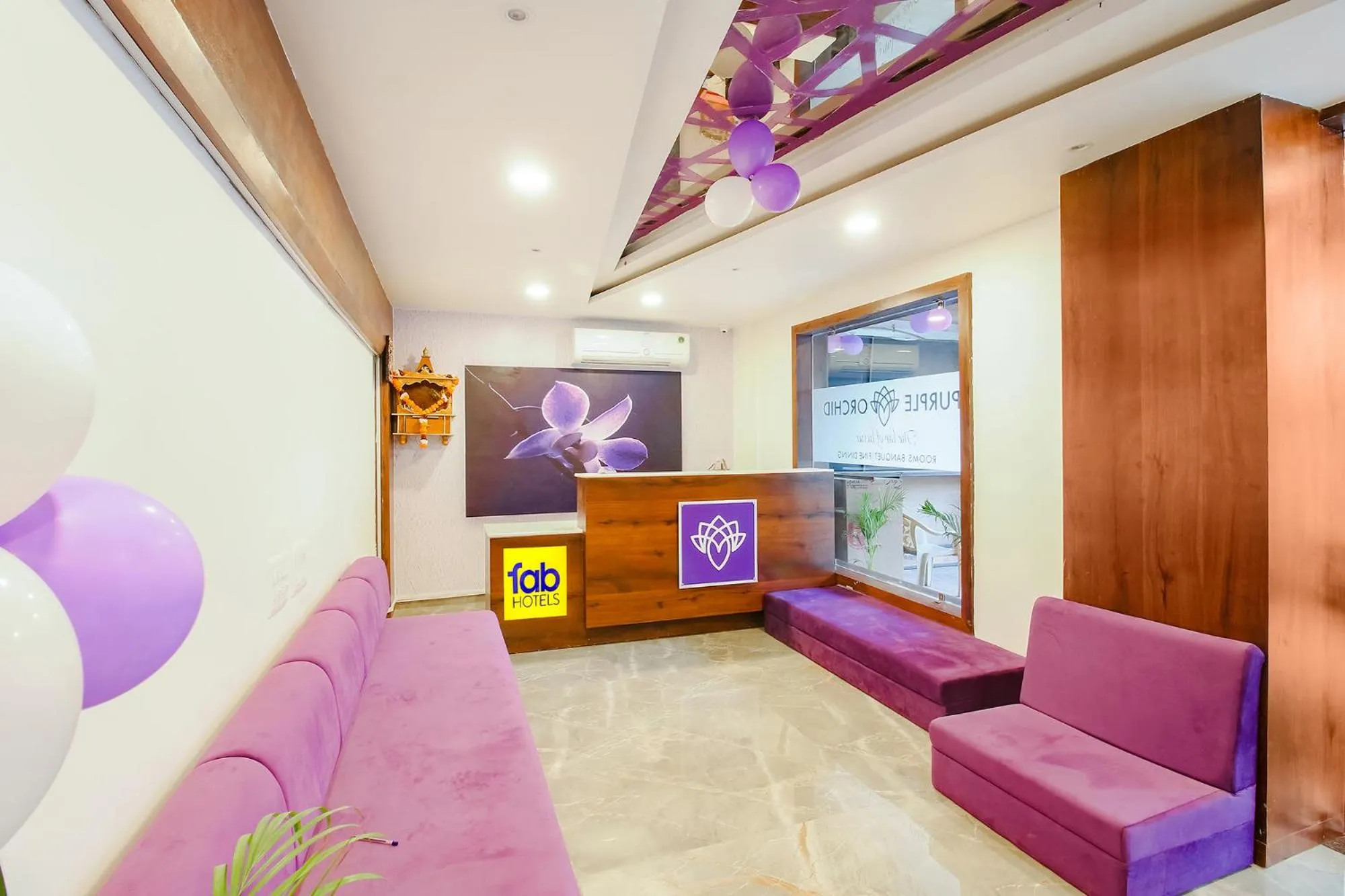 Lobby or reception in FabHotel Prime Purple Orchid