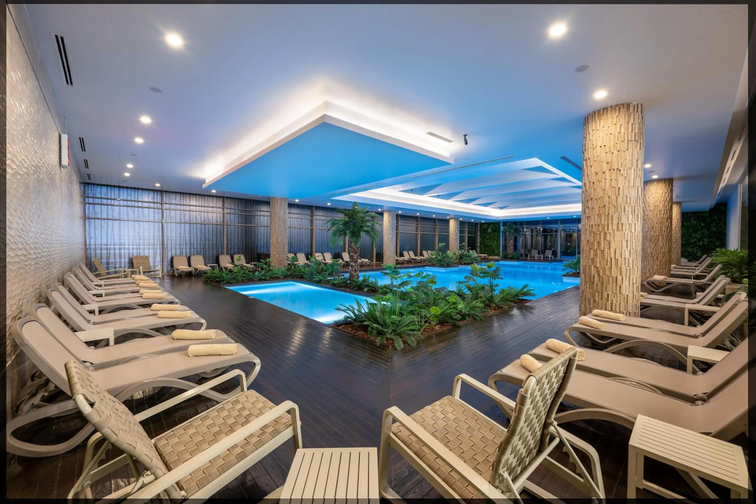 Swimming pool in Concorde Luxury Resort & Casino