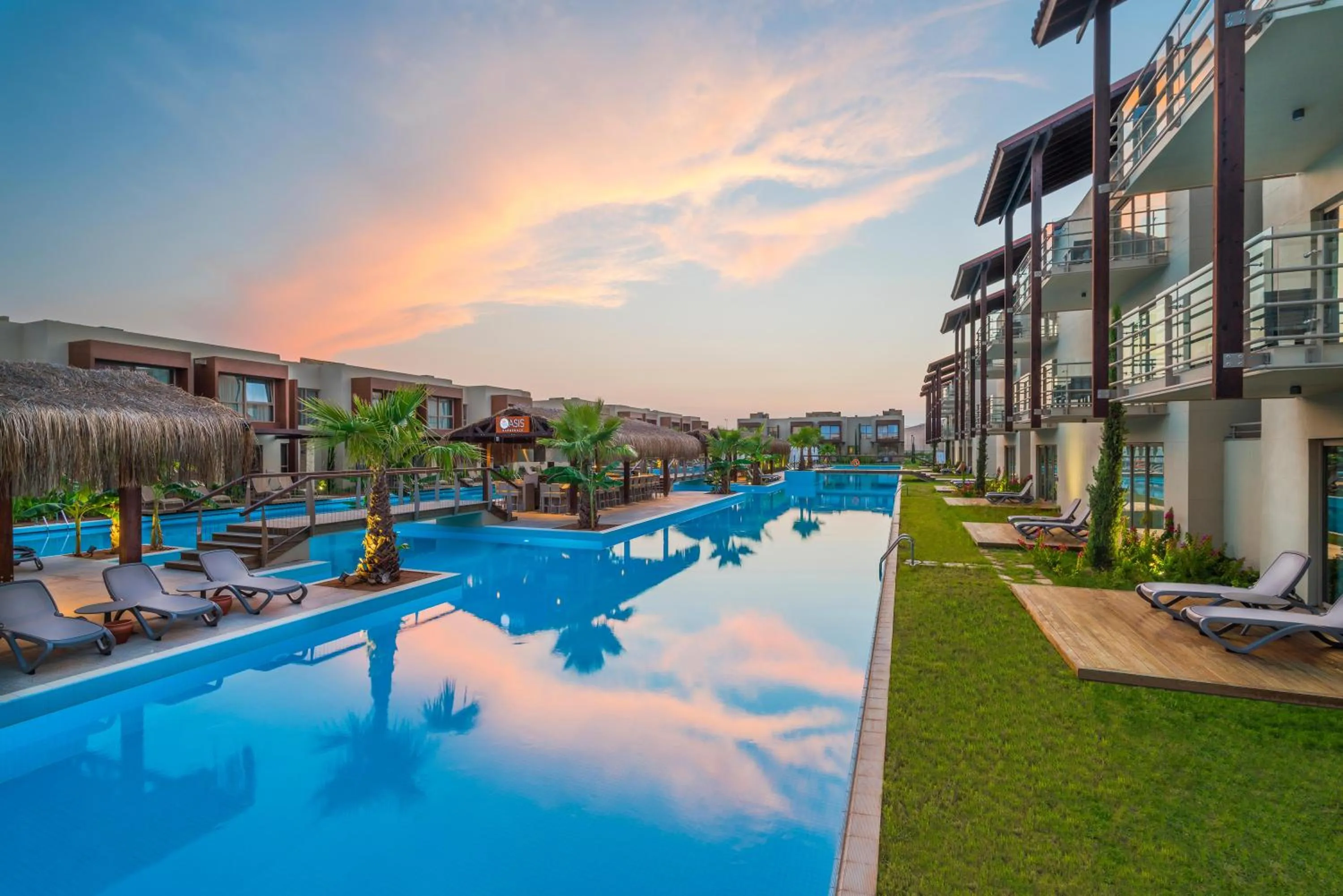 Swimming pool in Concorde Luxury Resort & Casino