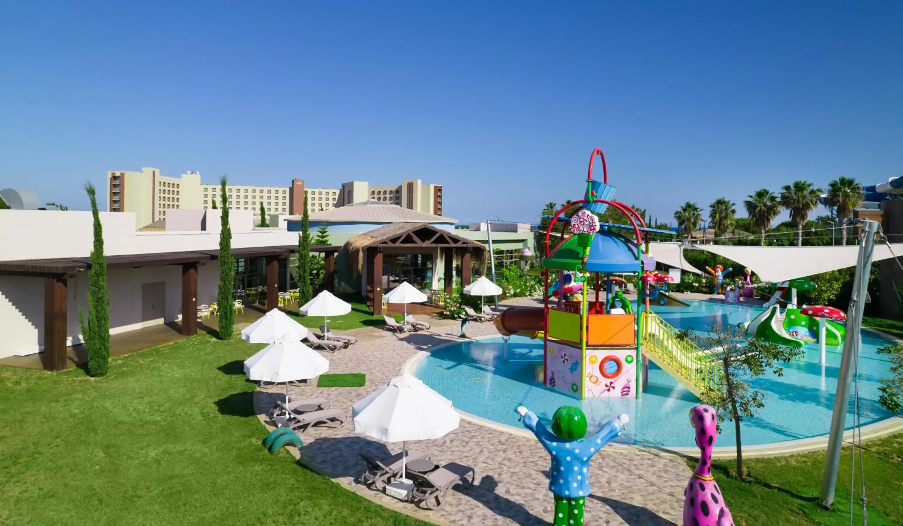 Swimming pool in Concorde Luxury Resort & Casino Swimming pool in Concorde Luxury Resort & Casino