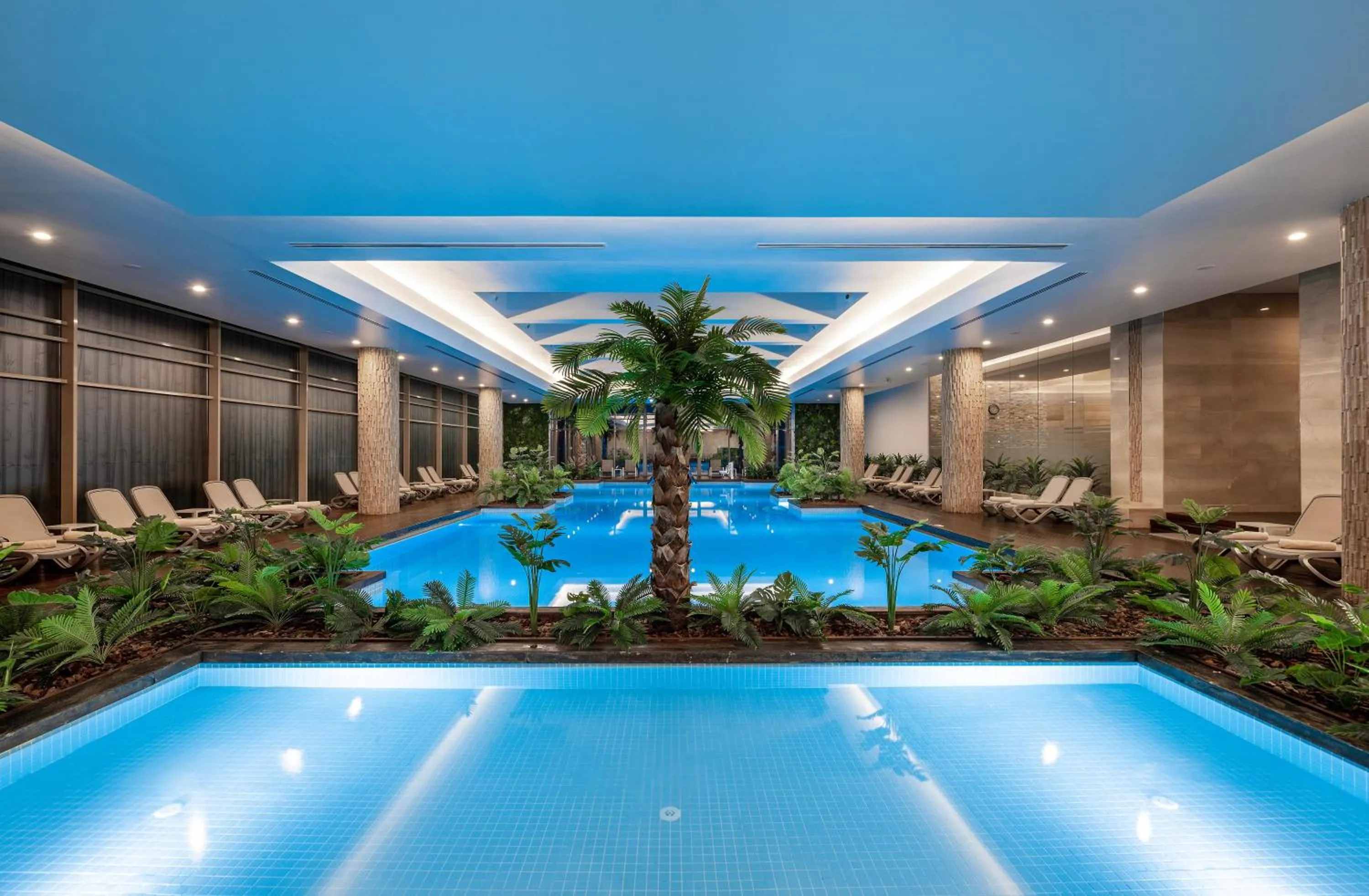 Swimming pool in Concorde Luxury Resort & Casino