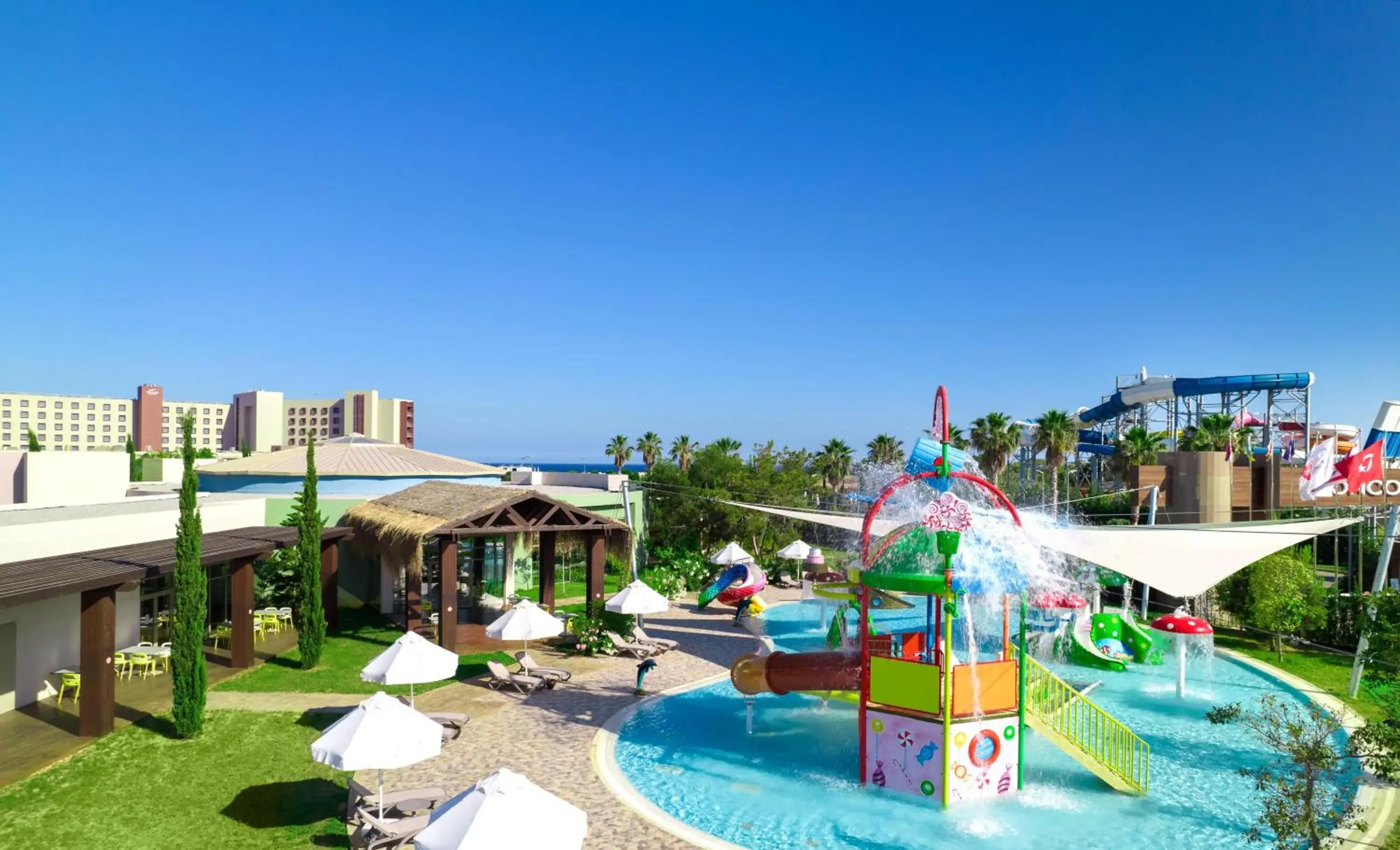 Swimming pool in Concorde Luxury Resort & Casino Swimming pool in Concorde Luxury Resort & Casino