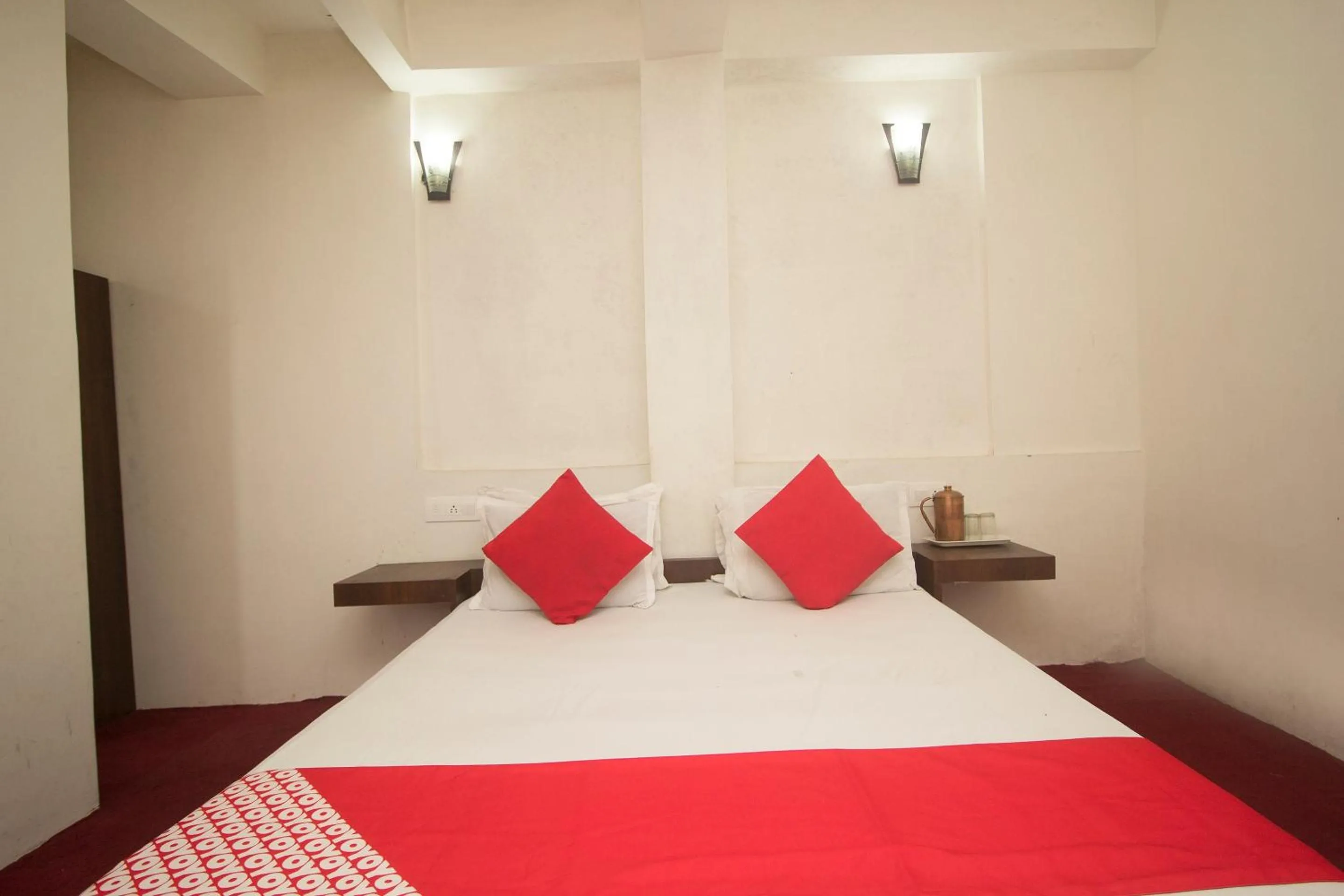 Bedroom, Bed in Hotel O Basar International