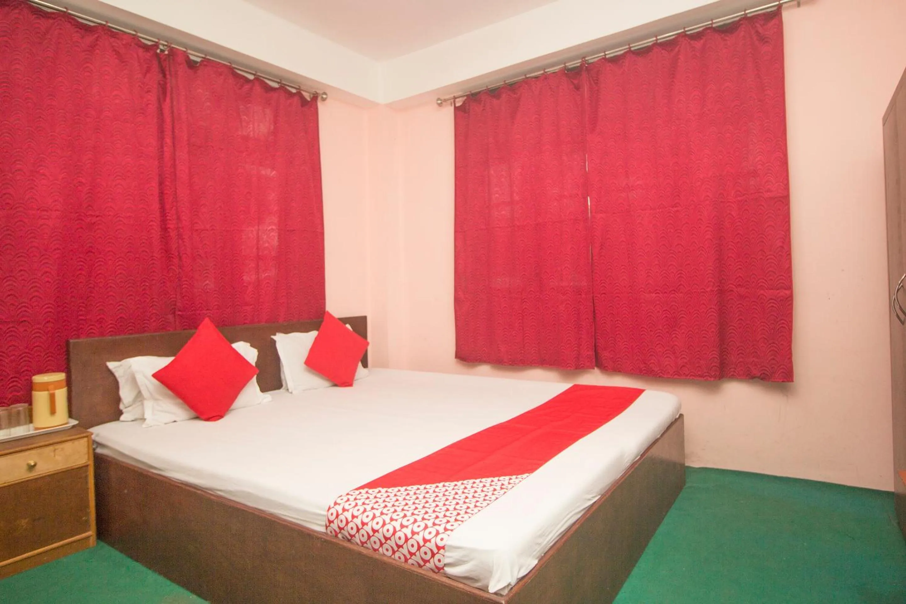 Bedroom, Bed in Hotel O Basar International