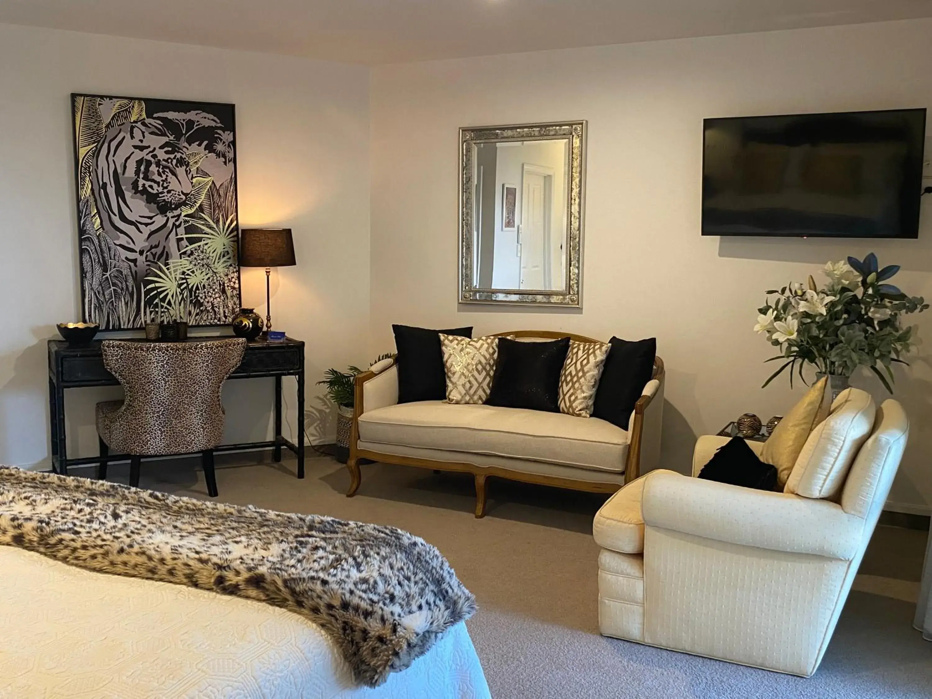 Maison Blue - Chic Garden Apartment - Pet Friendly Maison Blue - Chic Garden Apartment - Pet Friendly