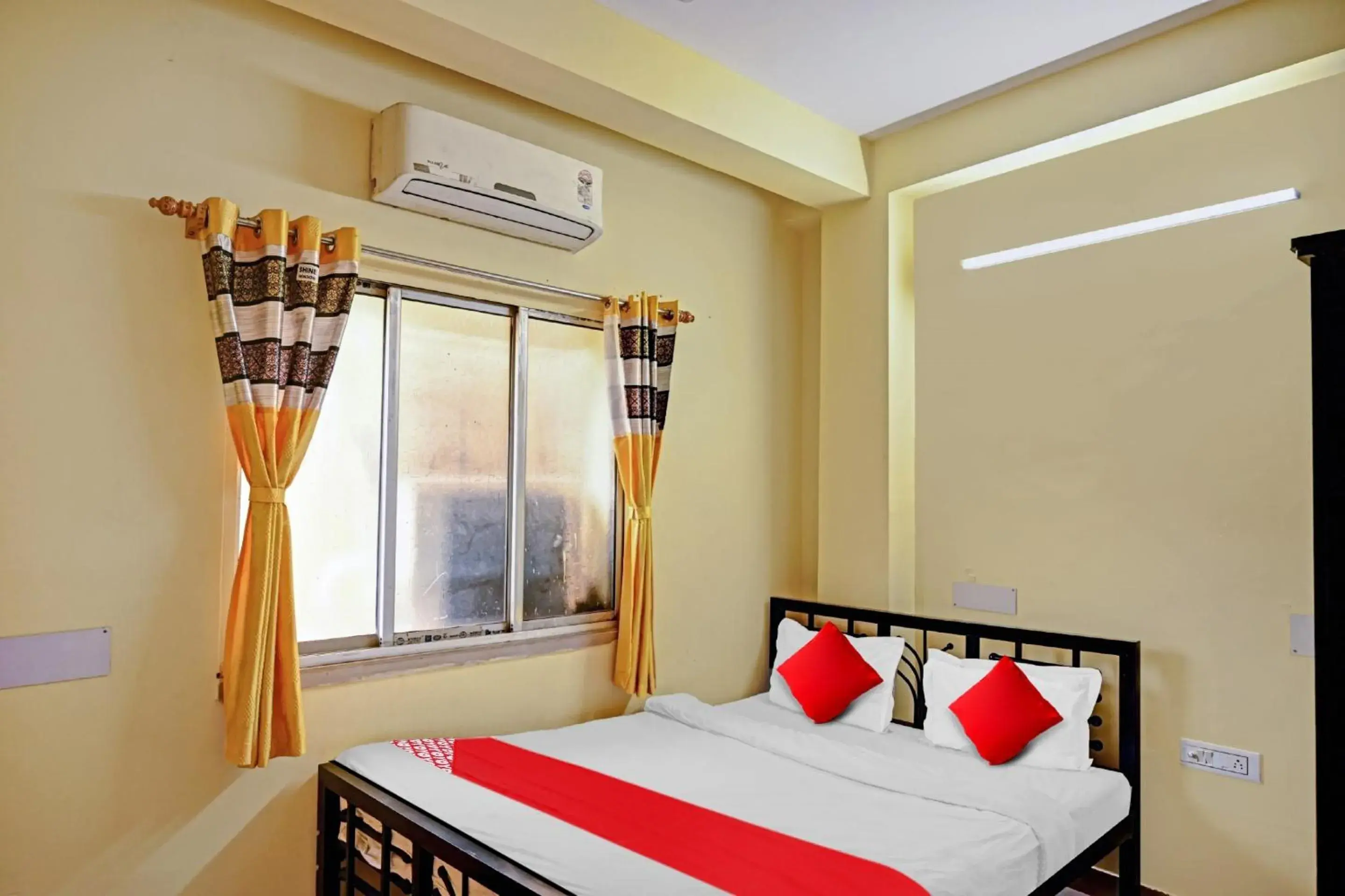 Classic Triple Room - single occupancy in Hotel O Dreamline Classic Triple Room - single occupancy in Hotel O Dreamline