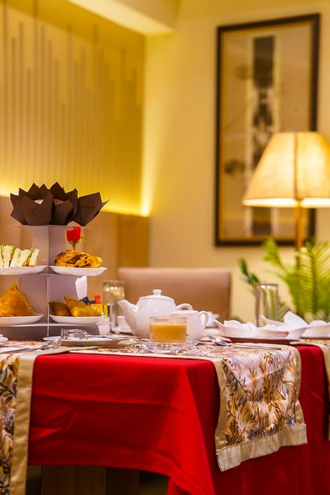 Restaurant/places to eat in Hotel Flora