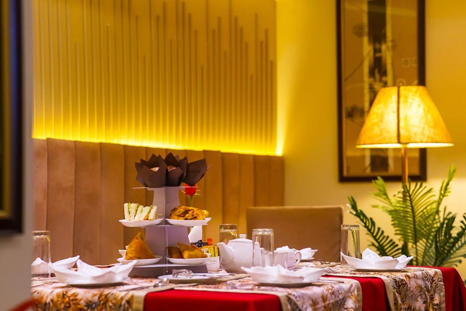 Restaurant/places to eat in Hotel Flora