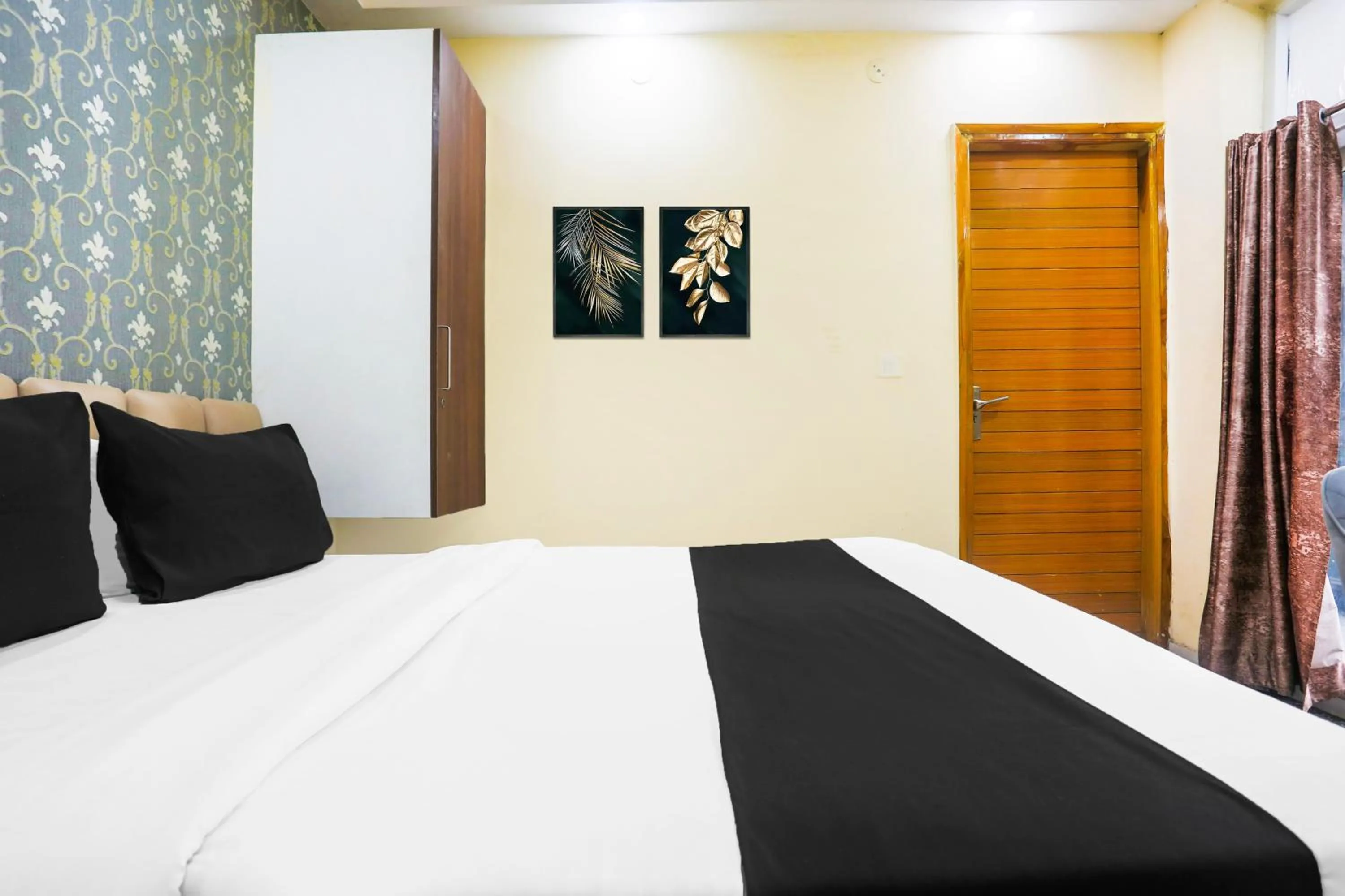 Bedroom in Super Collection O Sector 44 Near Botanical Garden formerly Hotel Culture