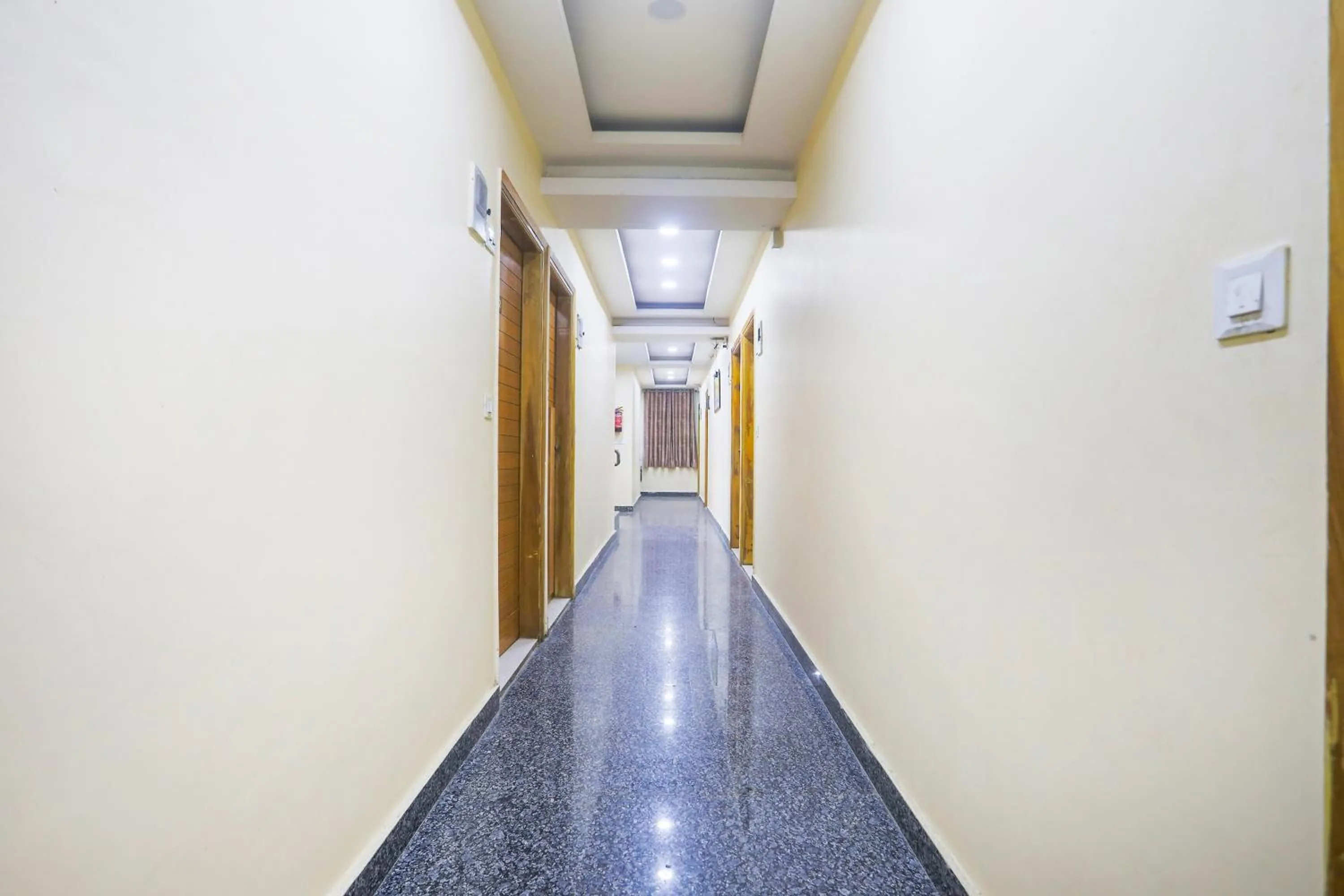 Lobby or reception in Super Collection O Sector 44 Near Botanical Garden formerly Hotel Culture