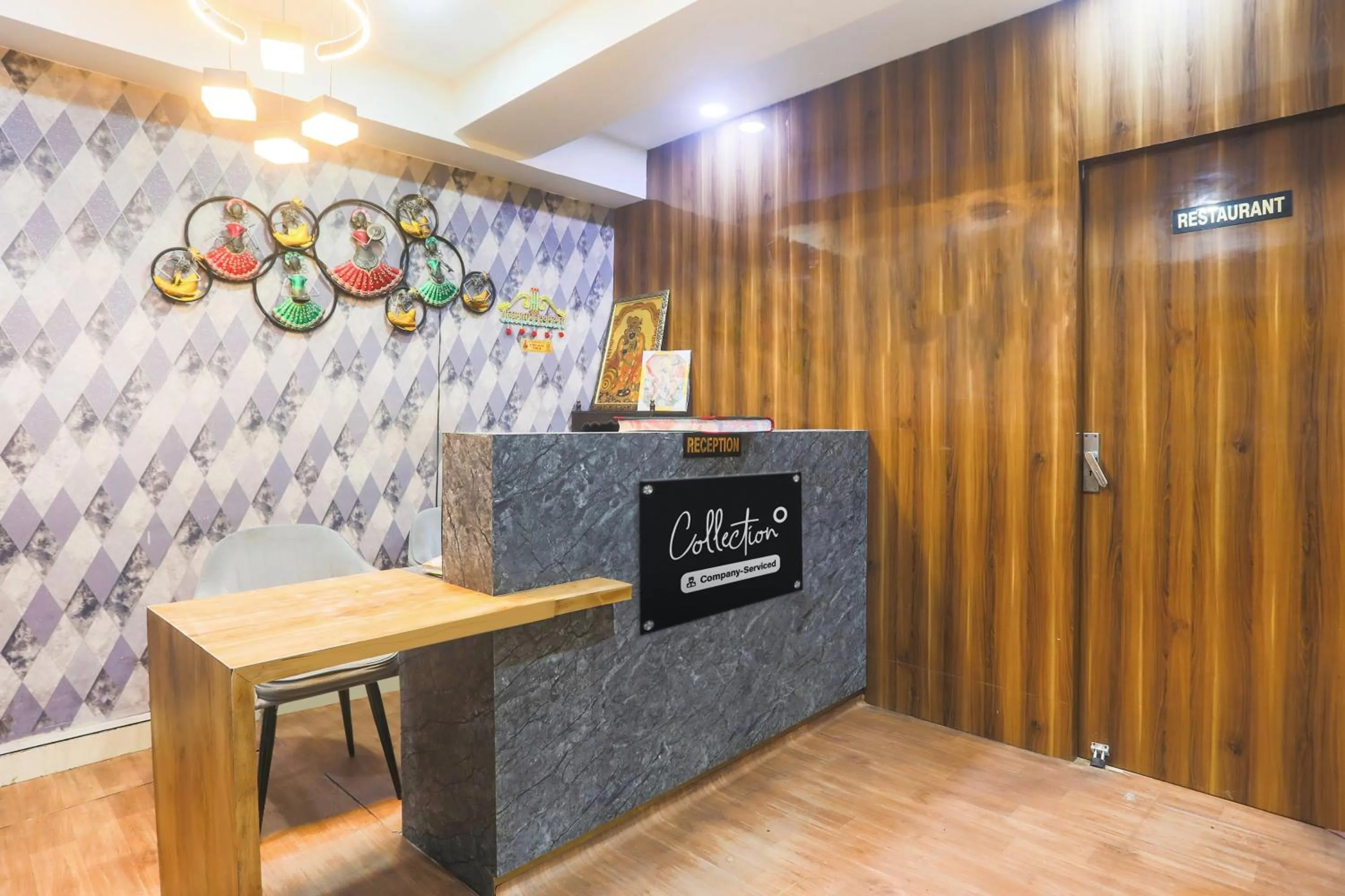 Lobby or reception in Super Collection O Sector 44 Near Botanical Garden formerly Hotel Culture