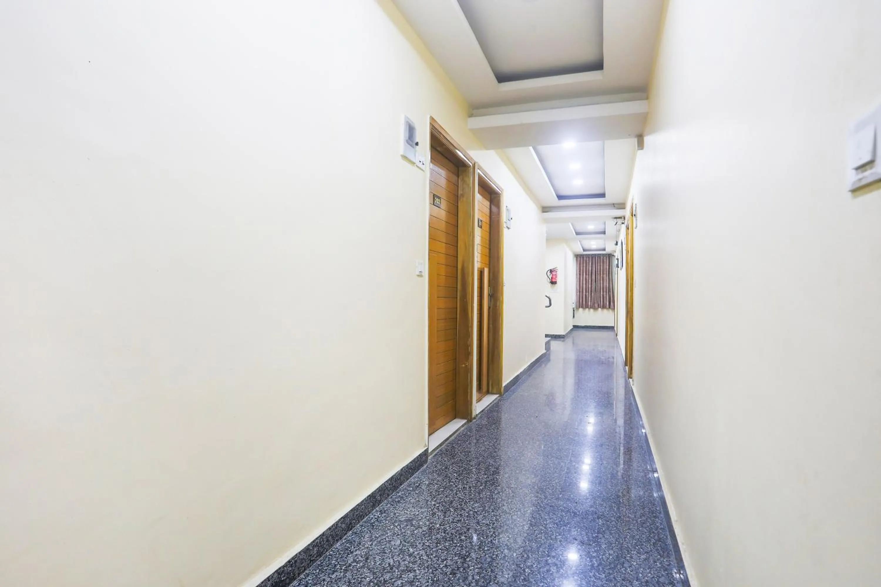 Lobby or reception in Super Collection O Sector 44 Near Botanical Garden formerly Hotel Culture